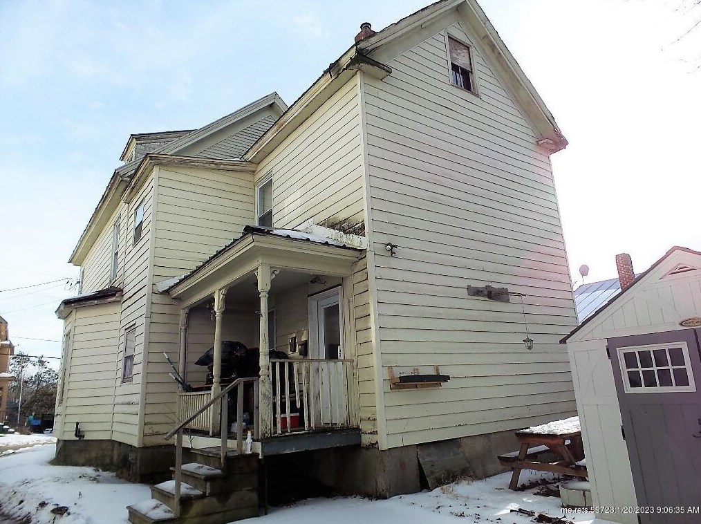 8 Autumn St, Waterville ME  04901-6402 exterior