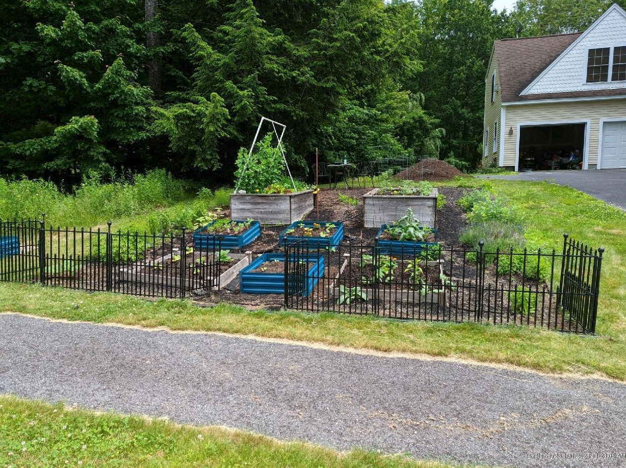 17 Victoria Ln, Windham ME  04062-4172 exterior