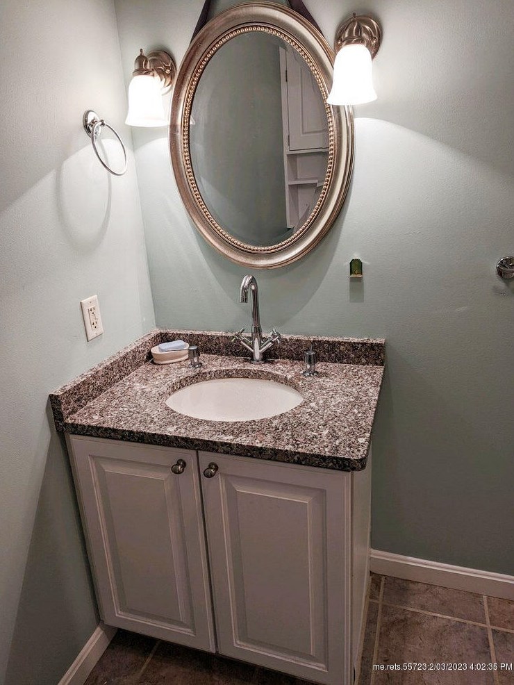 37 Constitution Ave, Newburgh ME  04444-1332 exterior