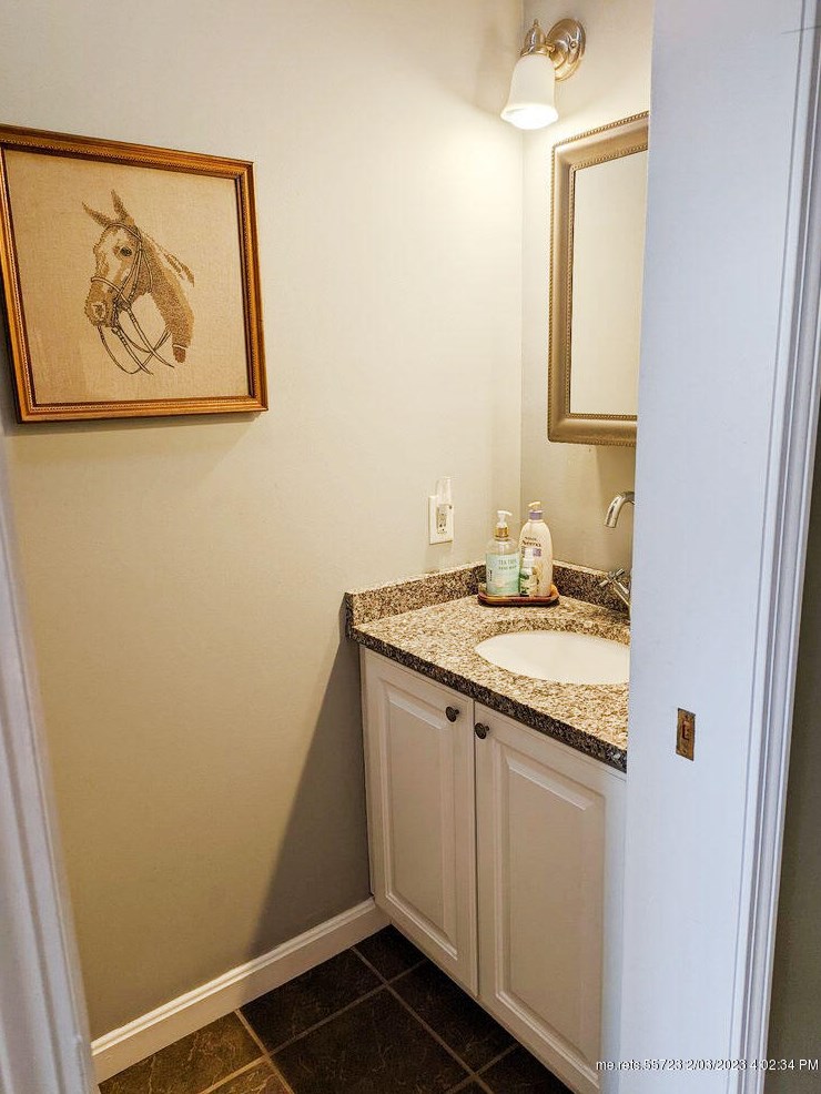 37 Constitution Ave, Newburgh ME  04444-1332 exterior