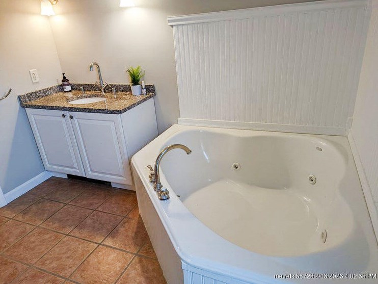 37 Constitution Ave, Newburgh ME  04444-1332 exterior