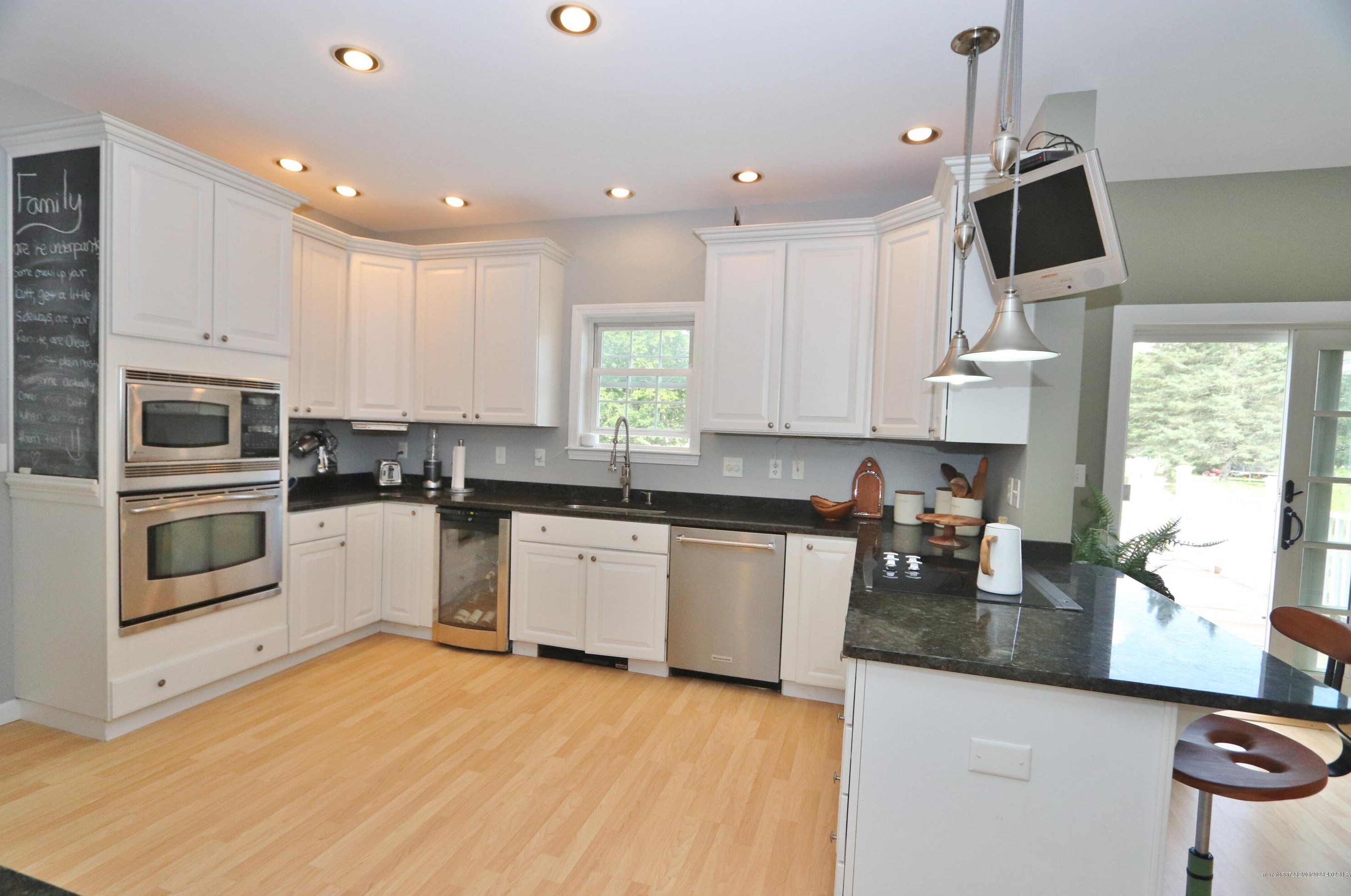 37 Constitution Ave, Newburgh ME  04444-1332 exterior