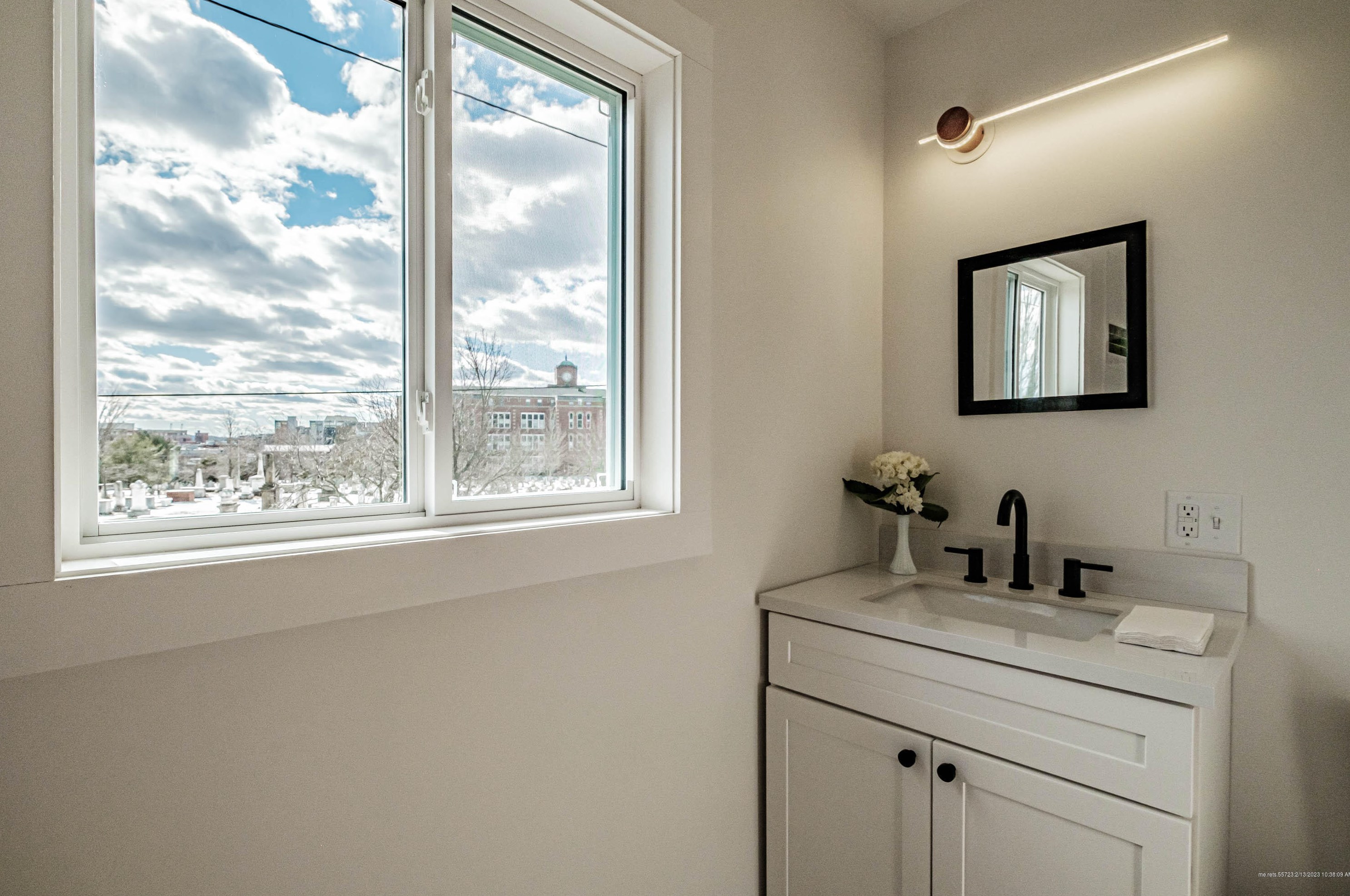 63 Mountfort St, Portland ME  04101-4385 exterior