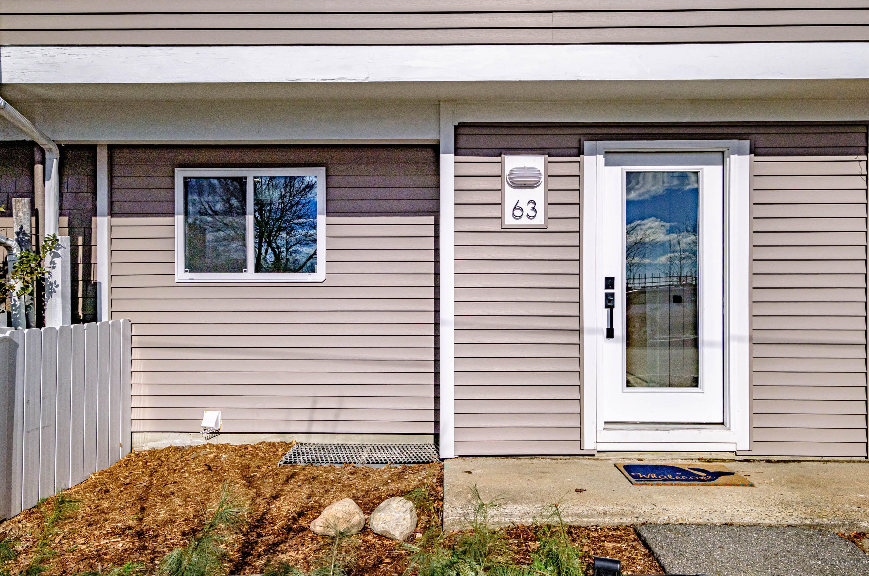 63 Mountfort St, Portland ME  04101-4385 exterior