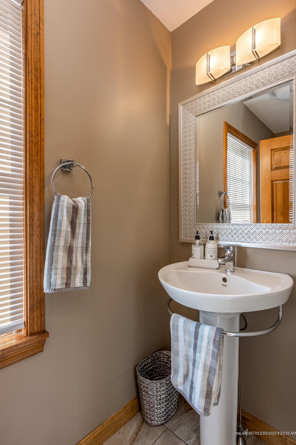 19 Plymouth Dr, Saco ME  04072-1735 exterior