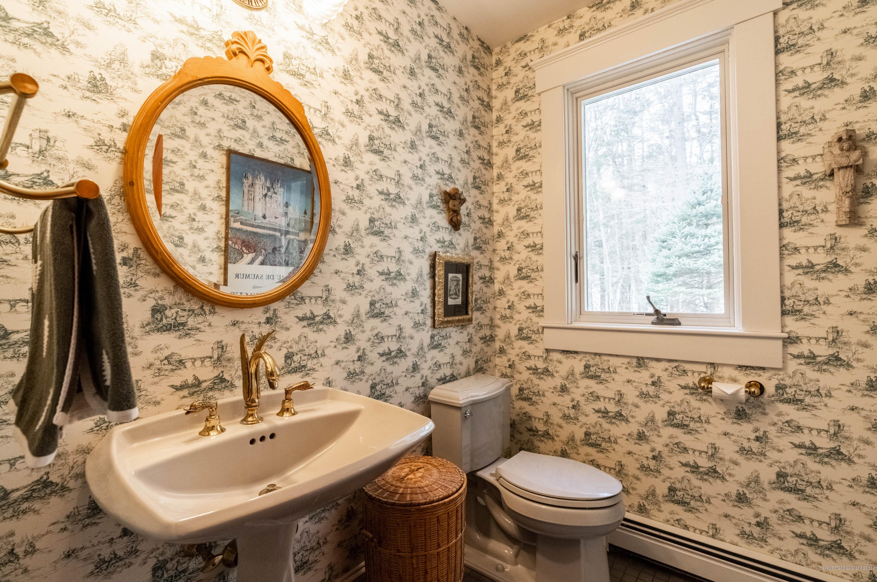 8 Flintlock Ln, Portland ME  04105-2536 exterior