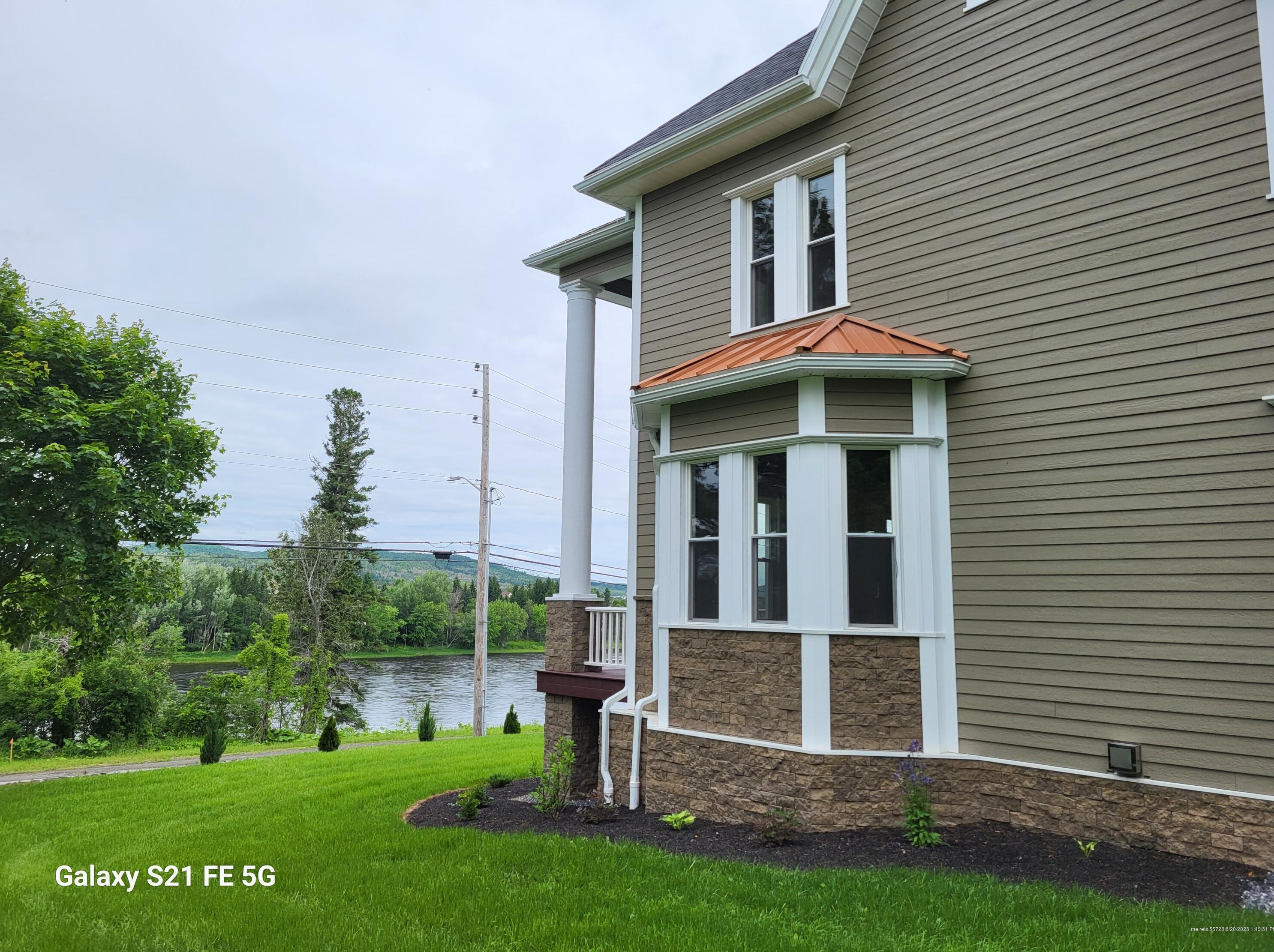 458 Main St, Fort Kent ME  04743-1016 exterior