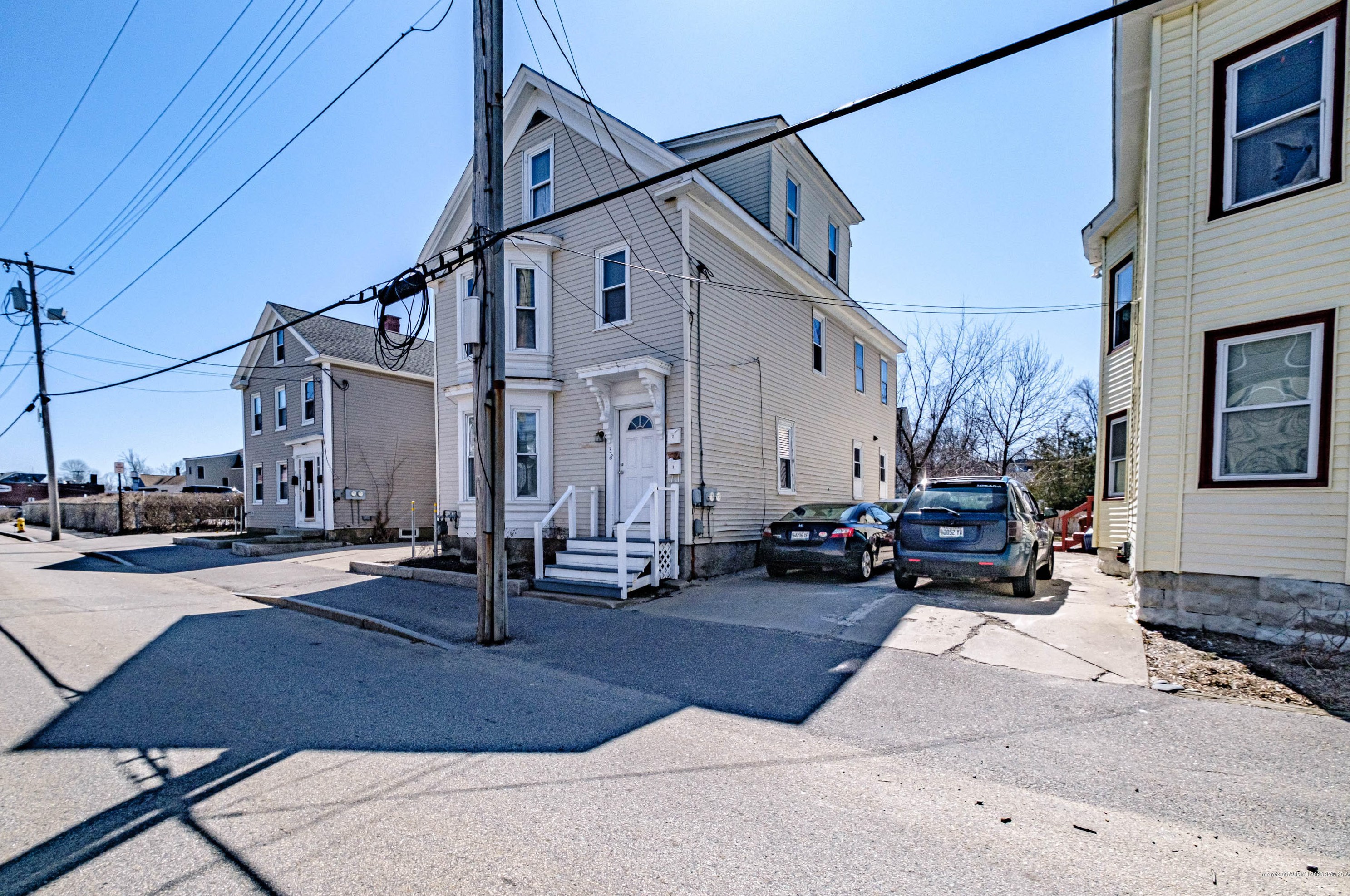 38 Pleasant St, Saco ME 04072-2739 exterior