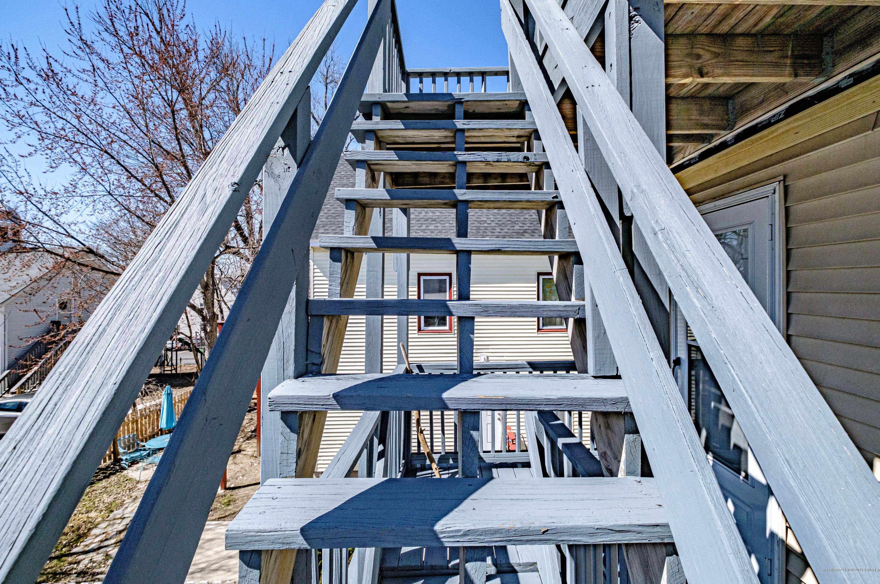 38 Pleasant St, Saco ME 04072-2739 exterior