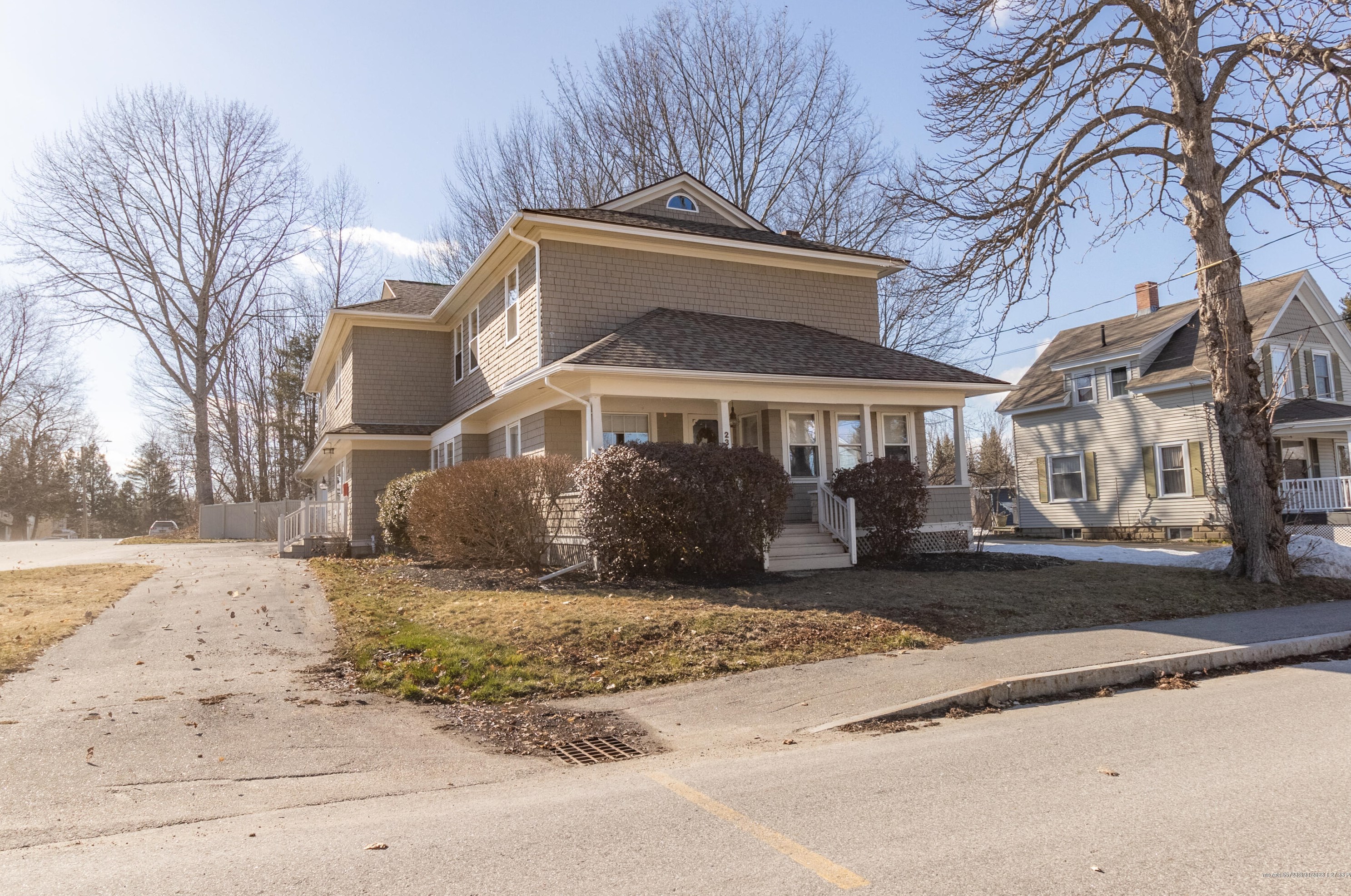 231 Cook St, Auburn ME  04210-5306 exterior