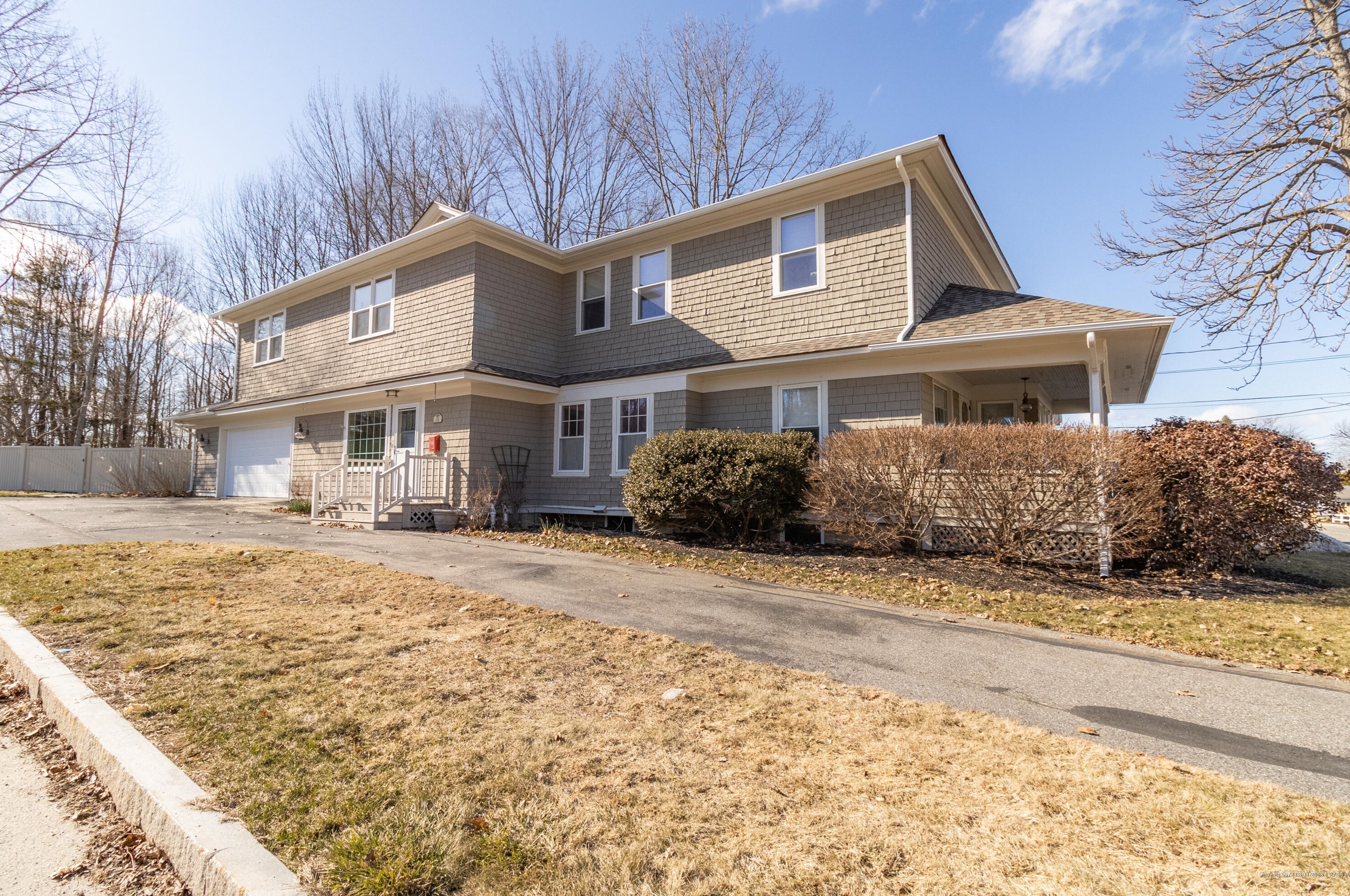 231 Cook St, Auburn ME  04210-5306 exterior