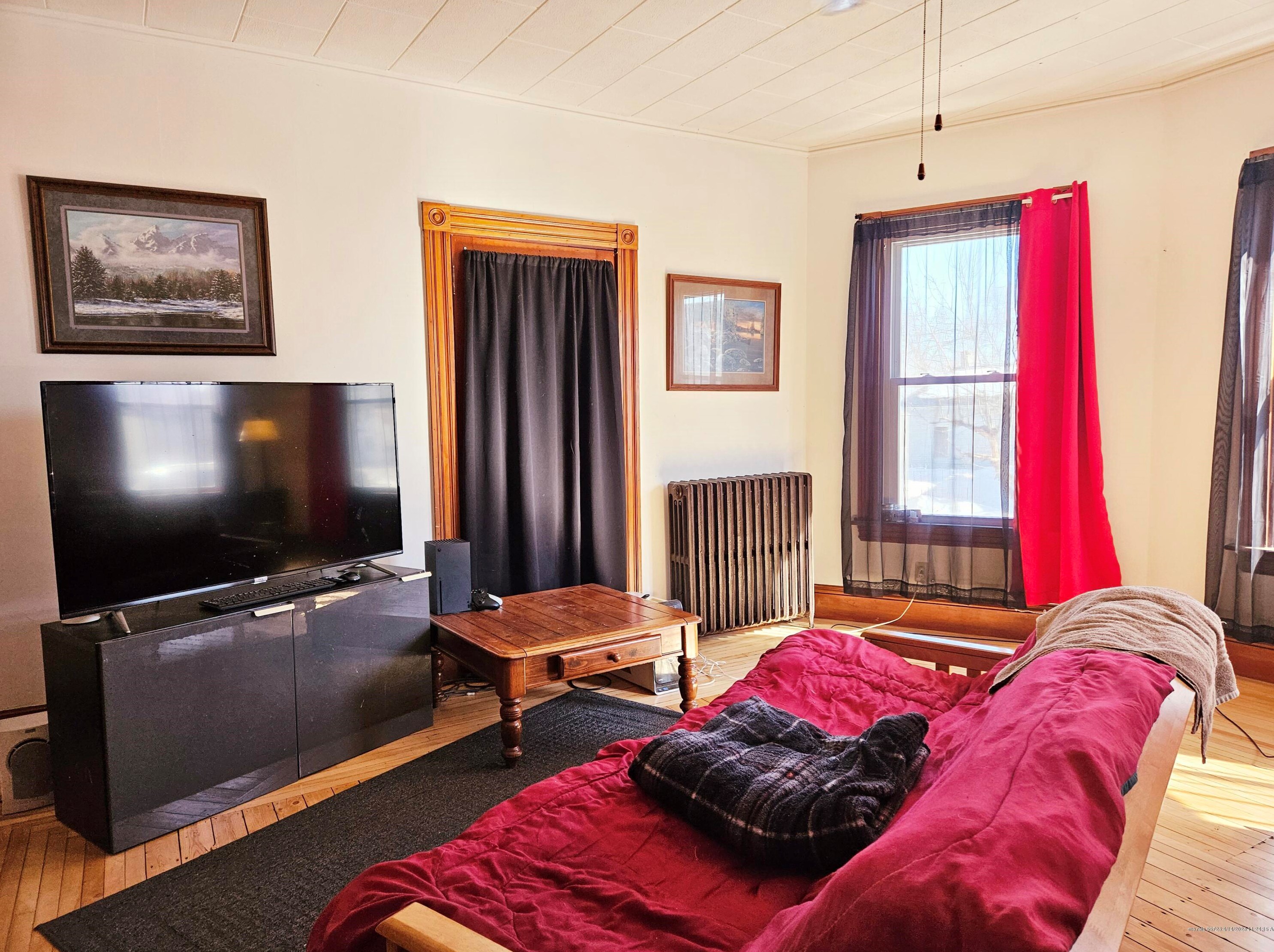 47 Railroad St, Clinton ME  04927-3208 exterior