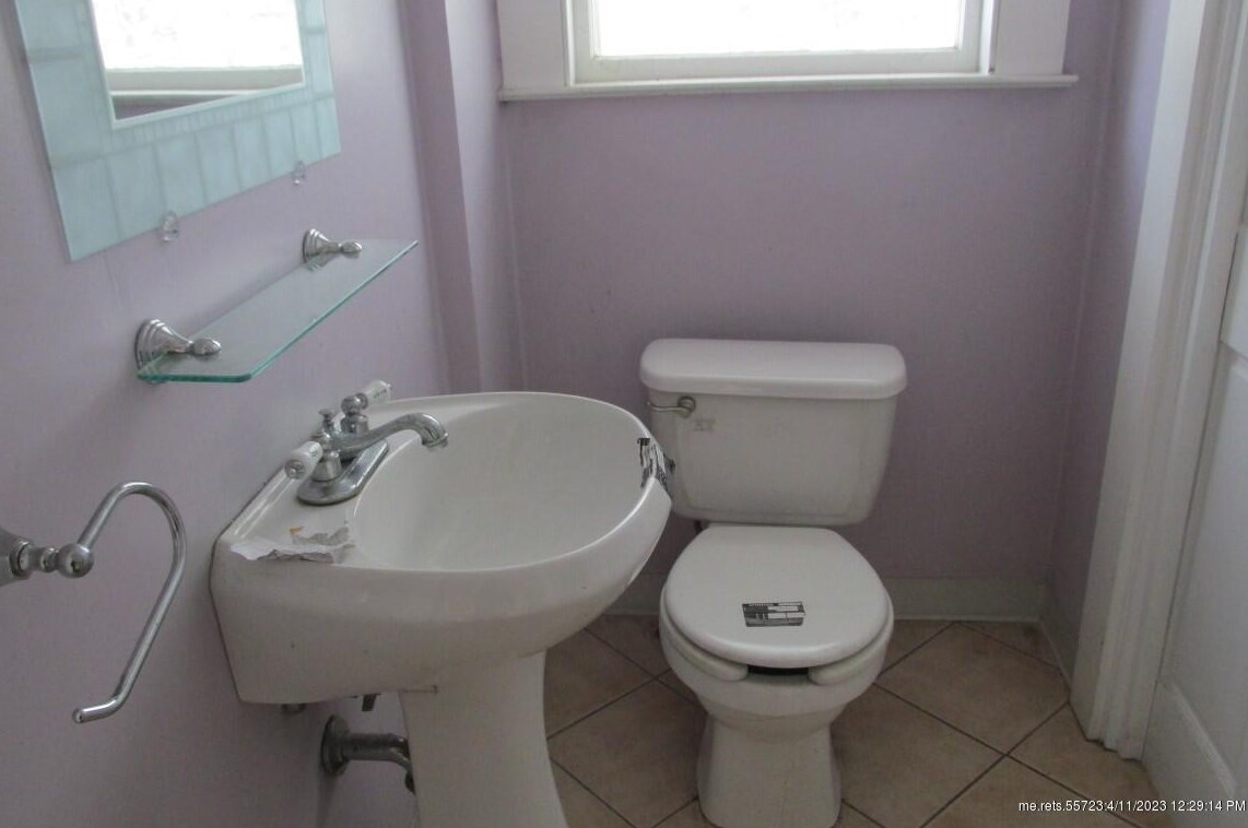 228 Winter St, Auburn ME  04210-5144 exterior