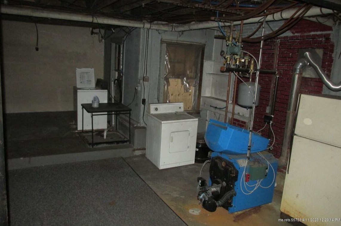 228 Winter St, Auburn ME  04210-5144 exterior