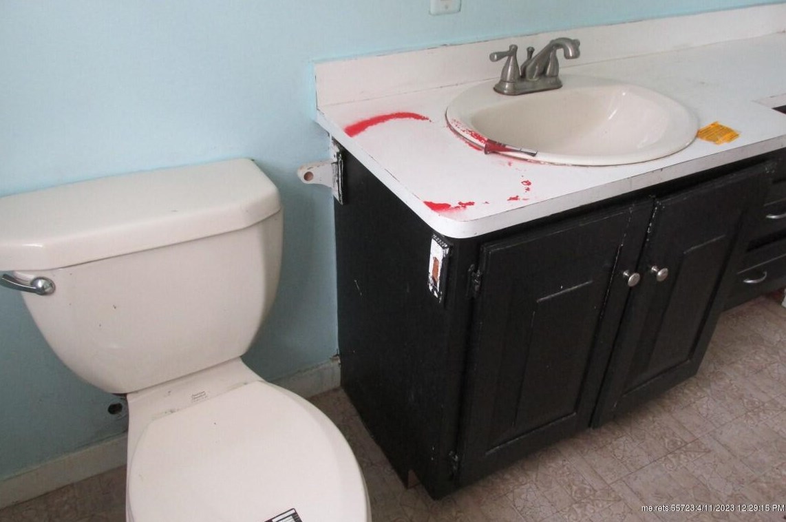 228 Winter St, Auburn ME  04210-5144 exterior