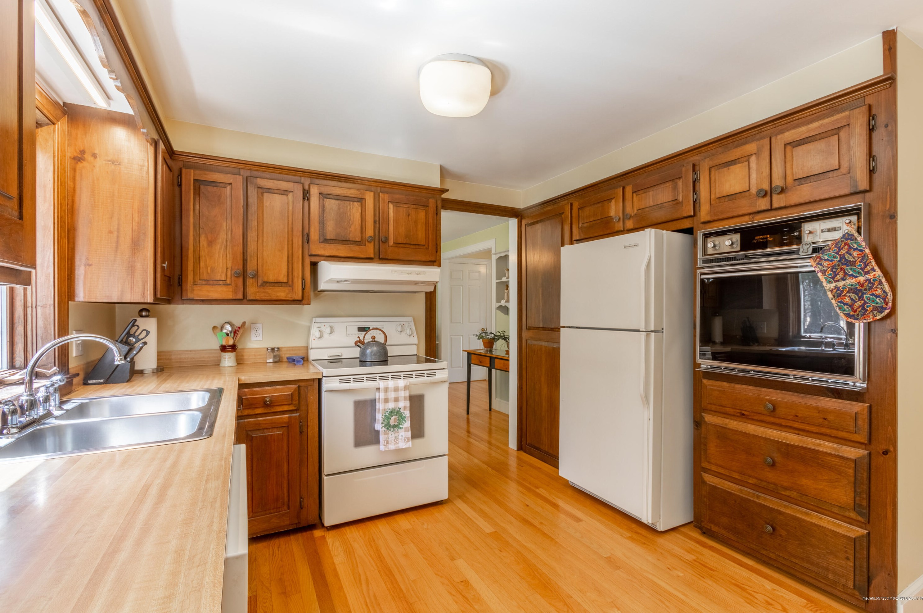 21 Bayview Ter, Saco ME  04072-1750 exterior