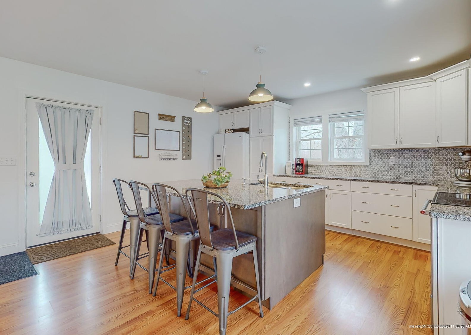 819 Brunswick Ave, Pittston ME  04345-6219 exterior