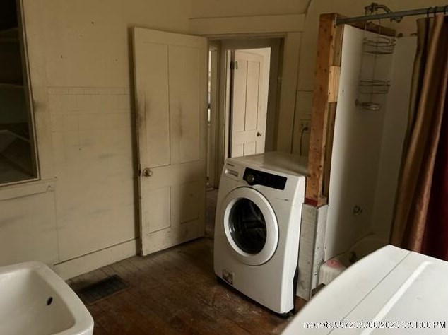 19 Railroad Ave, Sebec ME  04426-1113 exterior