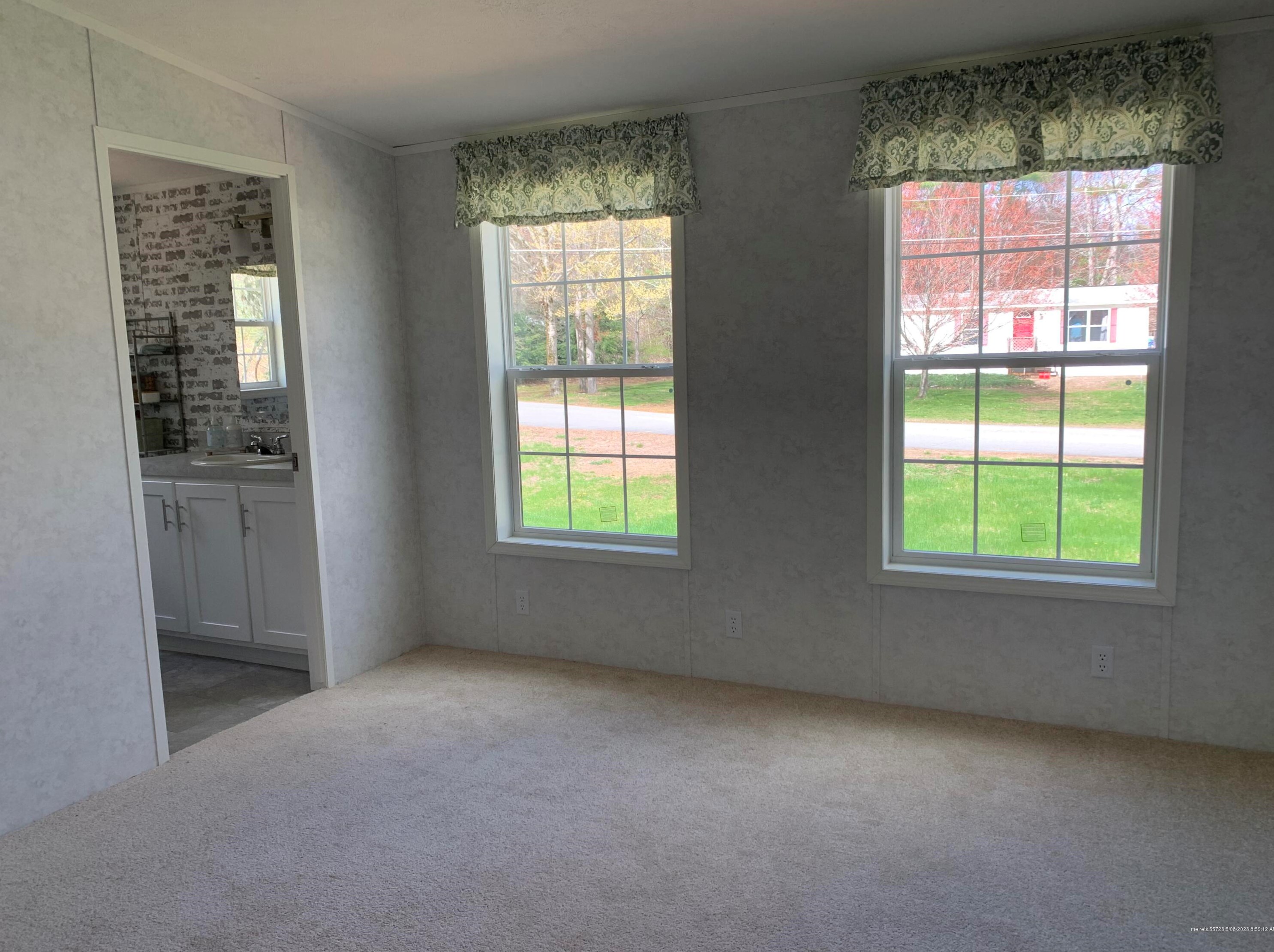 10 Hemlock St, Lebanon ME  04027-3448 exterior