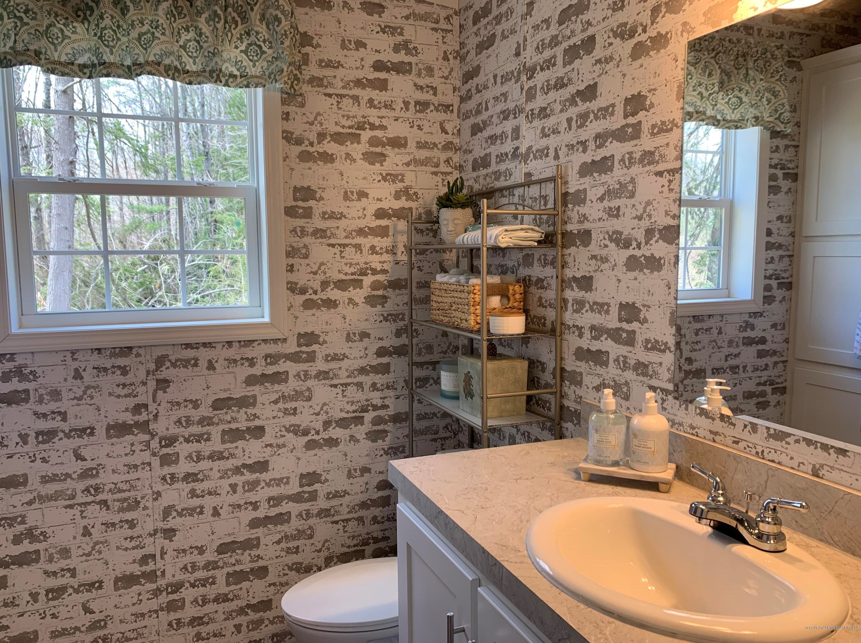 10 Hemlock St, Lebanon ME  04027-3448 exterior