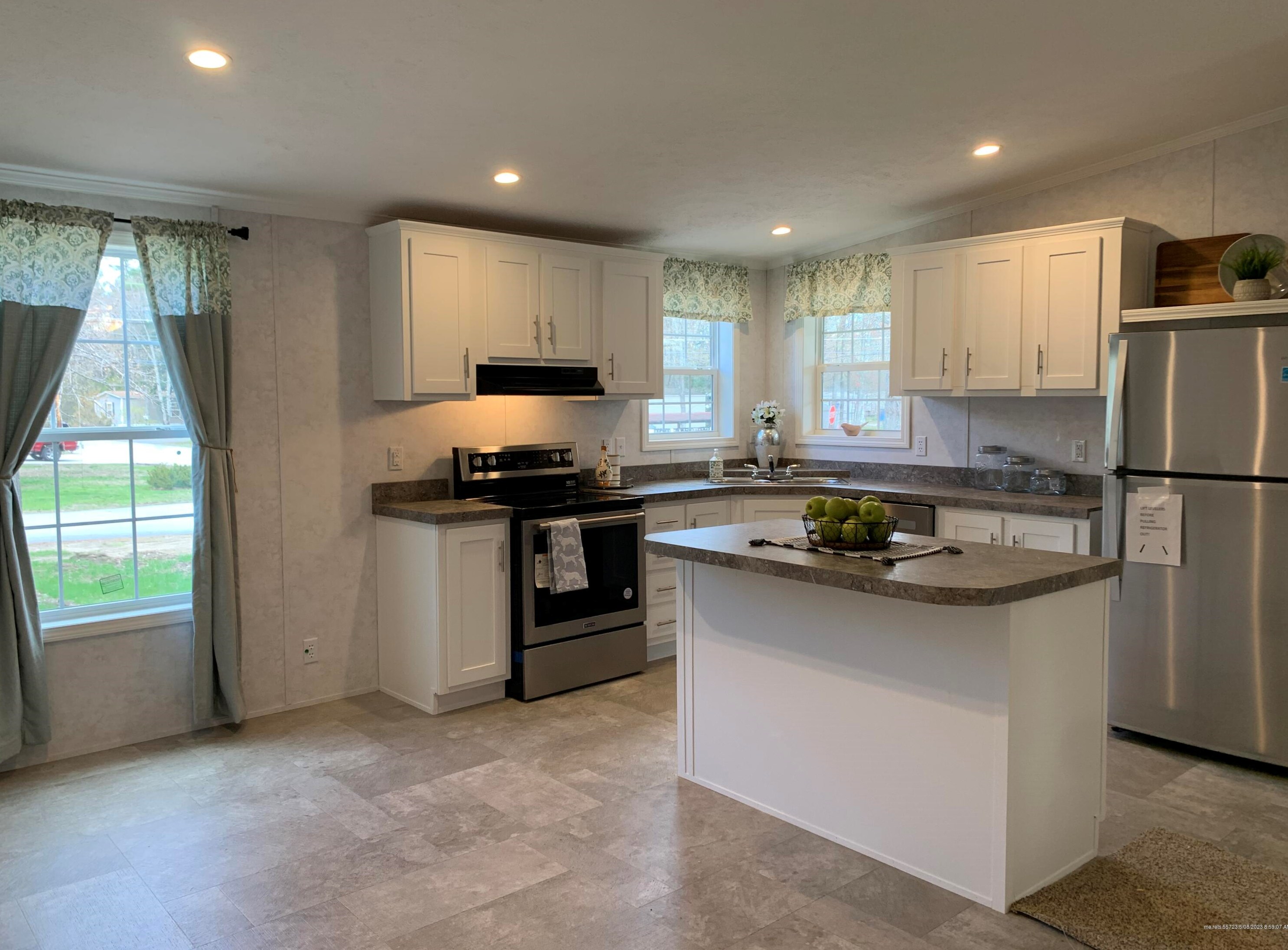 10 Hemlock St, Lebanon ME  04027-3448 exterior