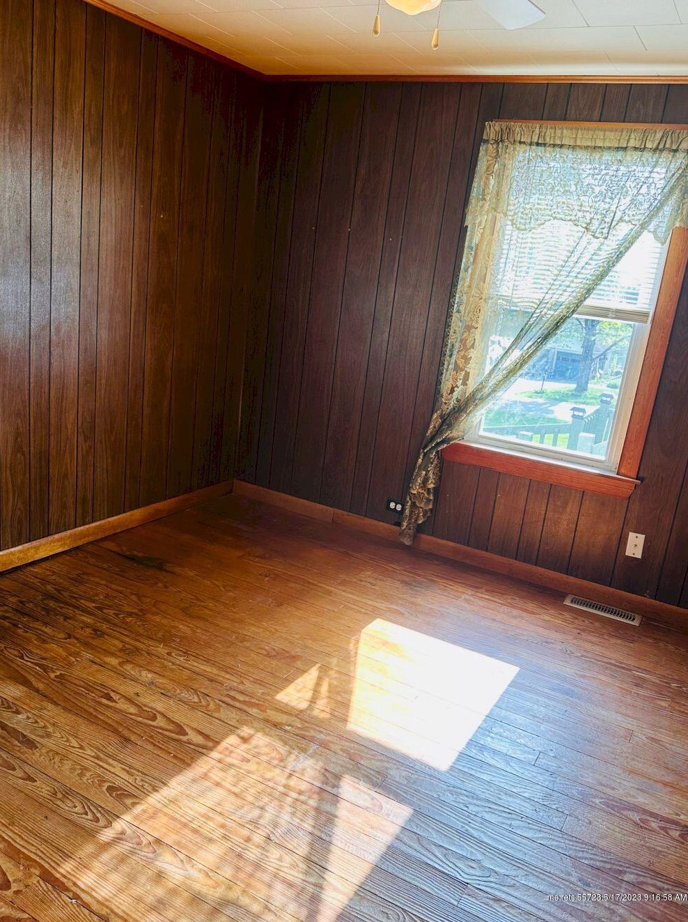 49 John St, Madison ME  04950-1633 exterior