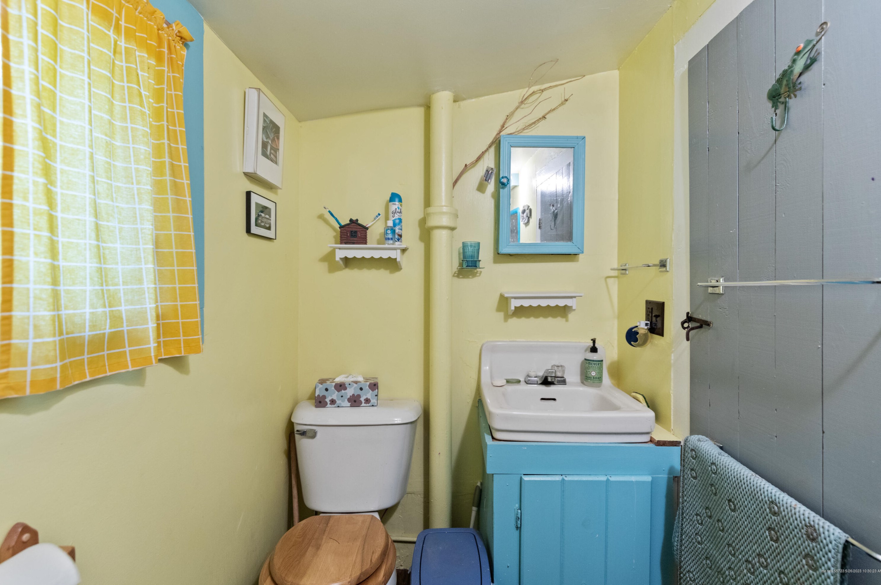 6 Wedgewood Dr, Windham ME  04062-6116 exterior