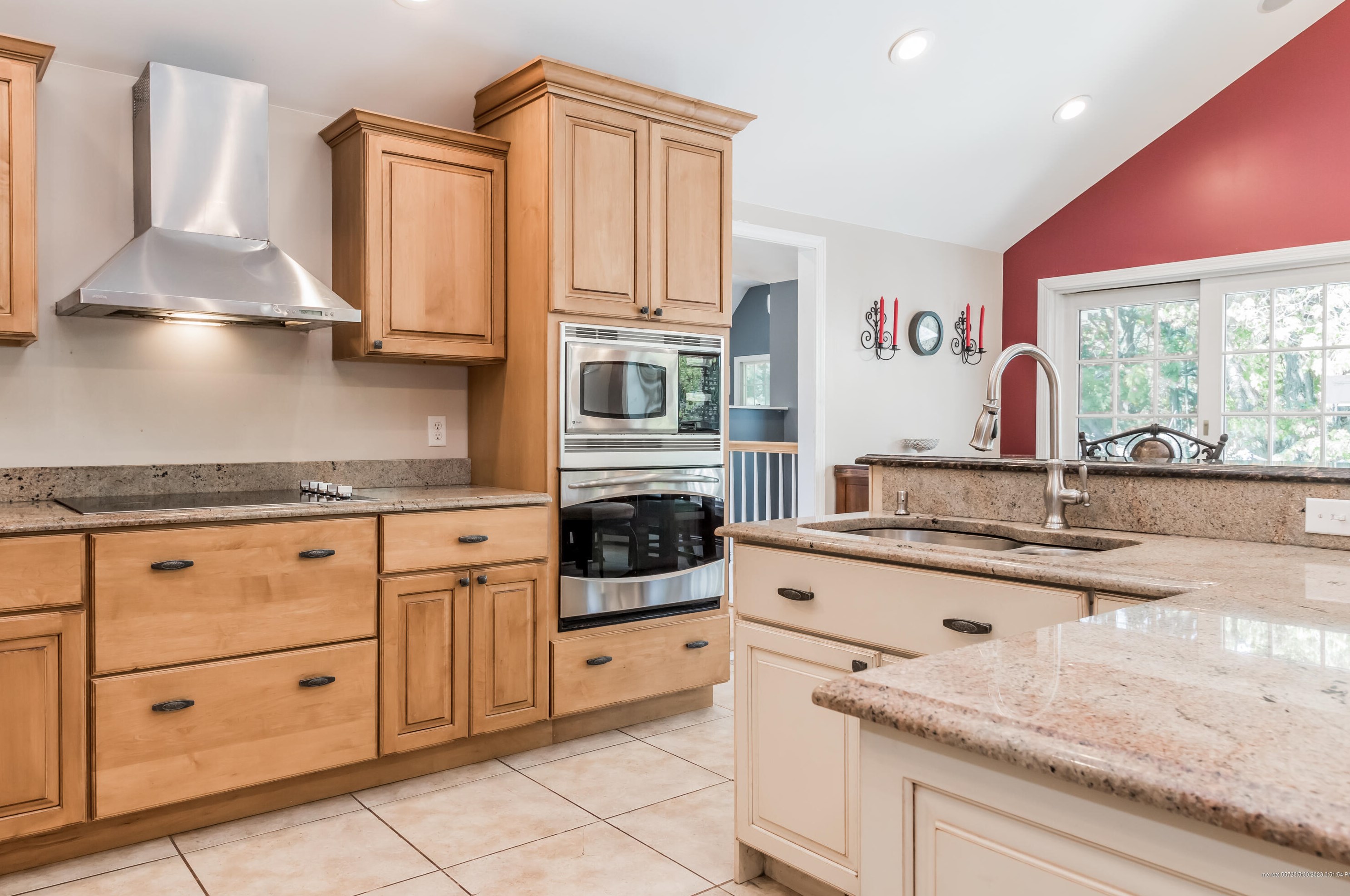 63 Primrose Ln, Portland ME  04103-1615 exterior