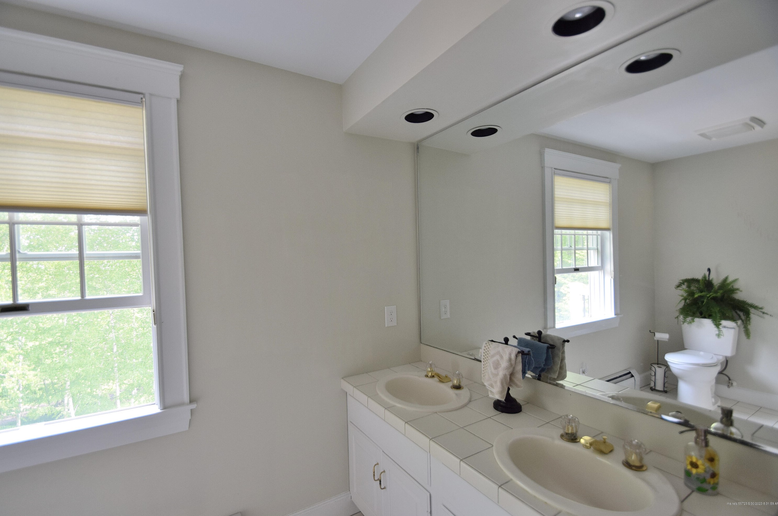 4 Victoria Ln, Portland ME  04105-2541 exterior