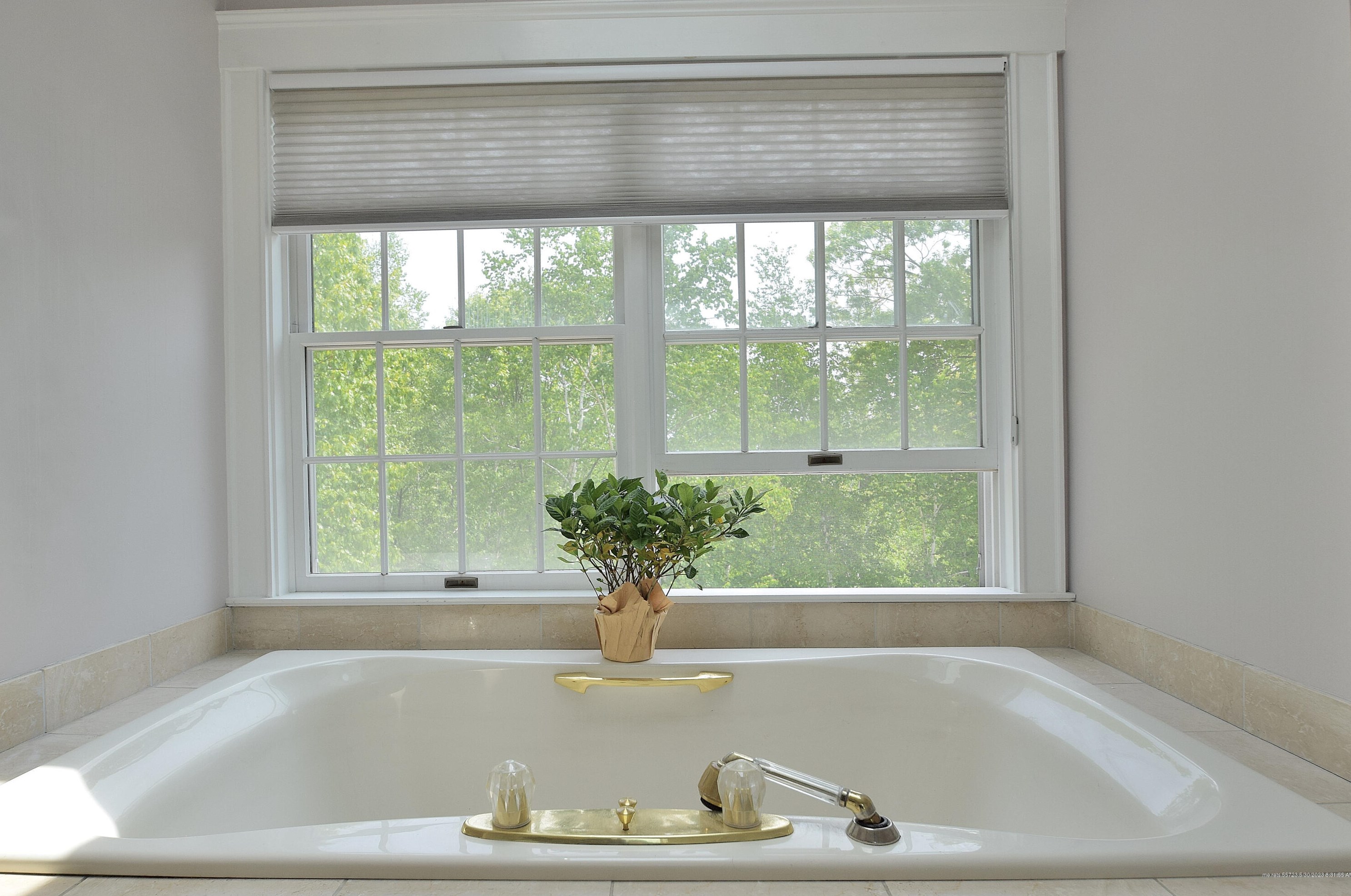 4 Victoria Ln, Portland ME  04105-2541 exterior