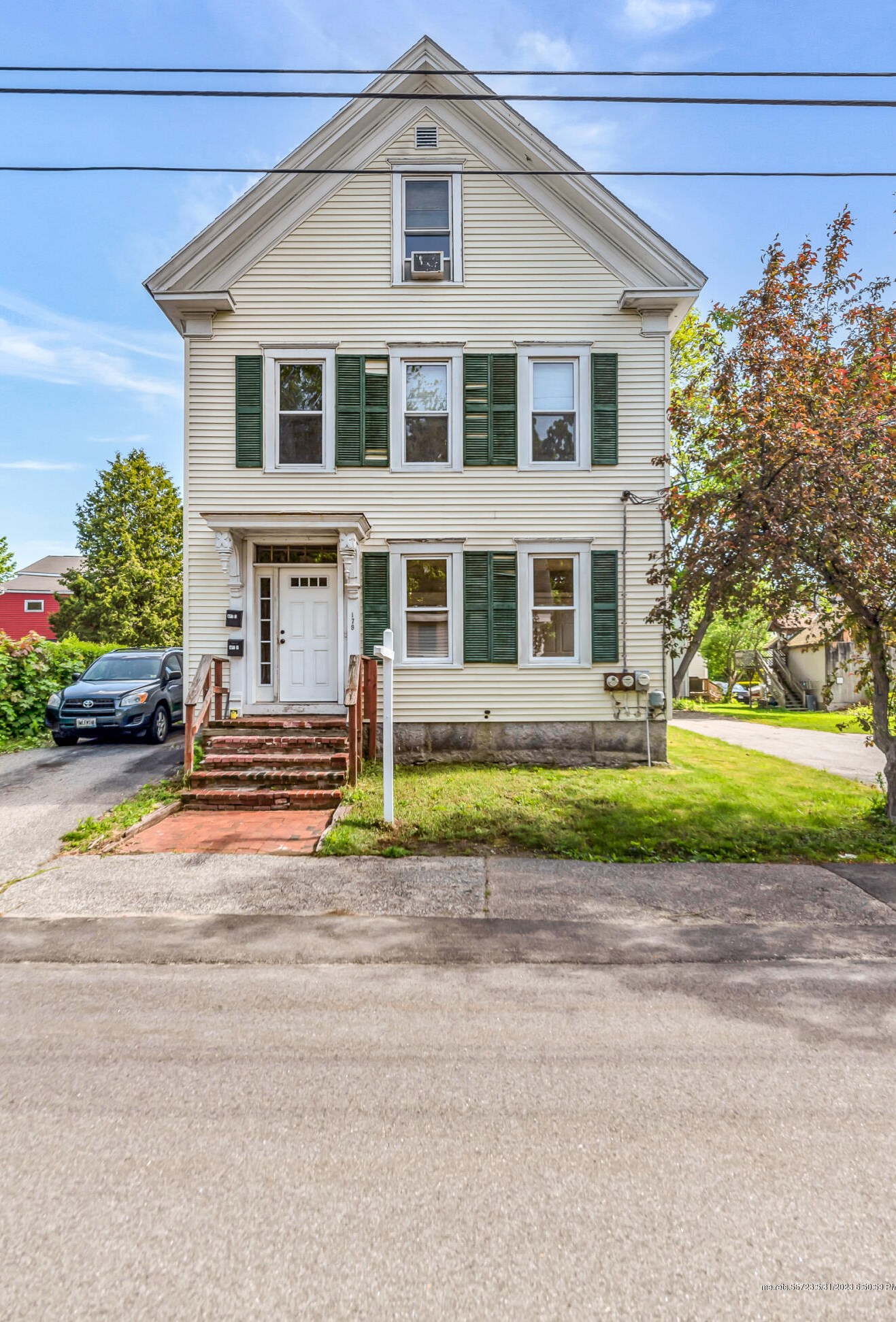 179 Pleasant St, Saco ME  04072-3206 exterior