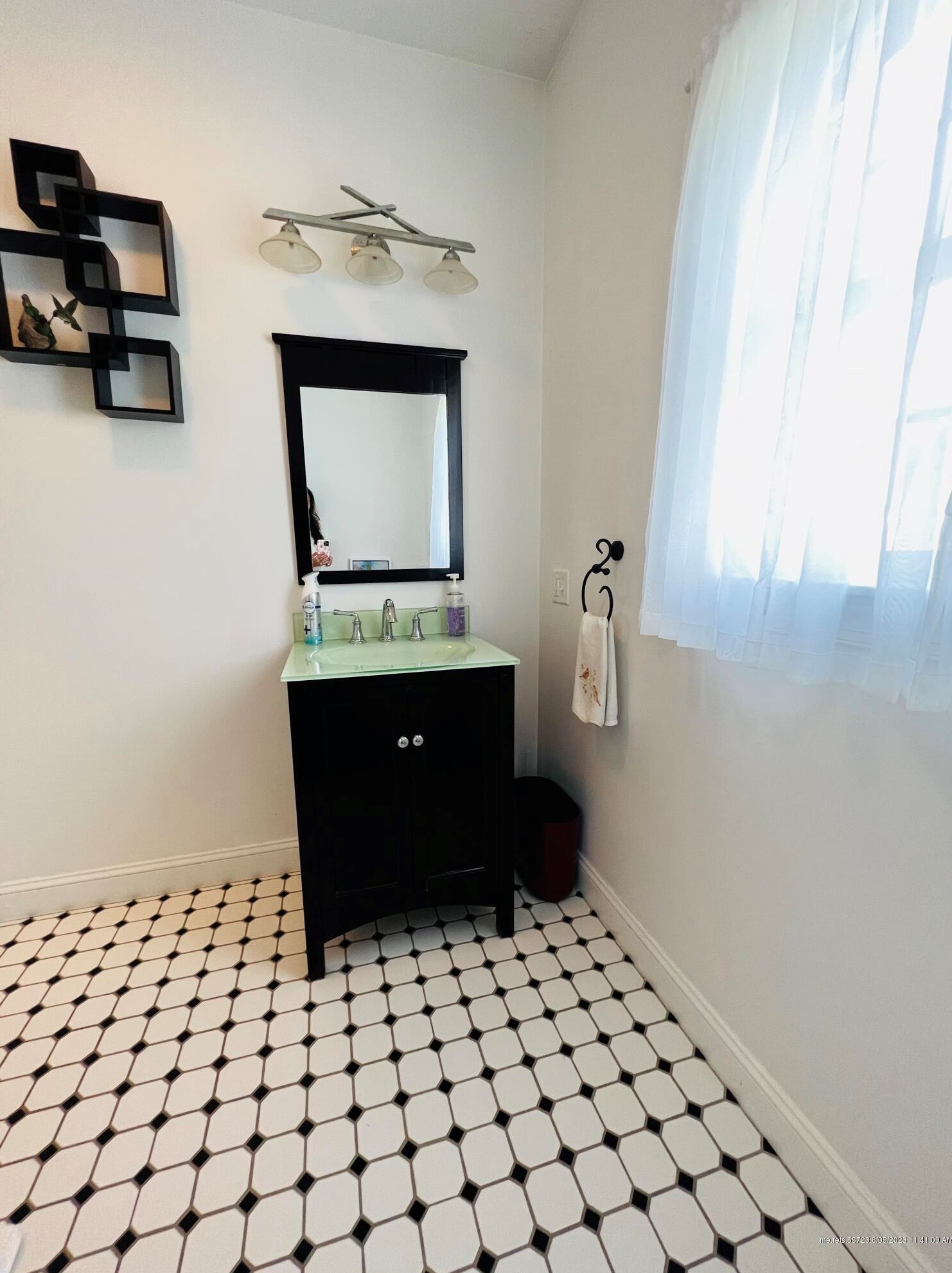 54 Constitution Ave, Newburgh ME 04444-1331 exterior