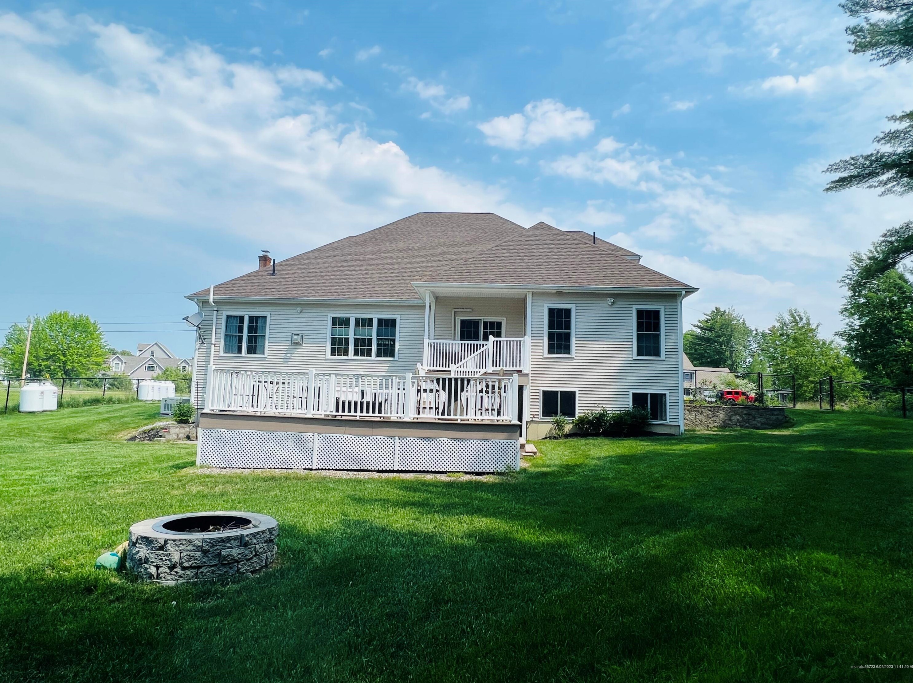 54 Constitution Ave, Newburgh ME 04444-1331 exterior