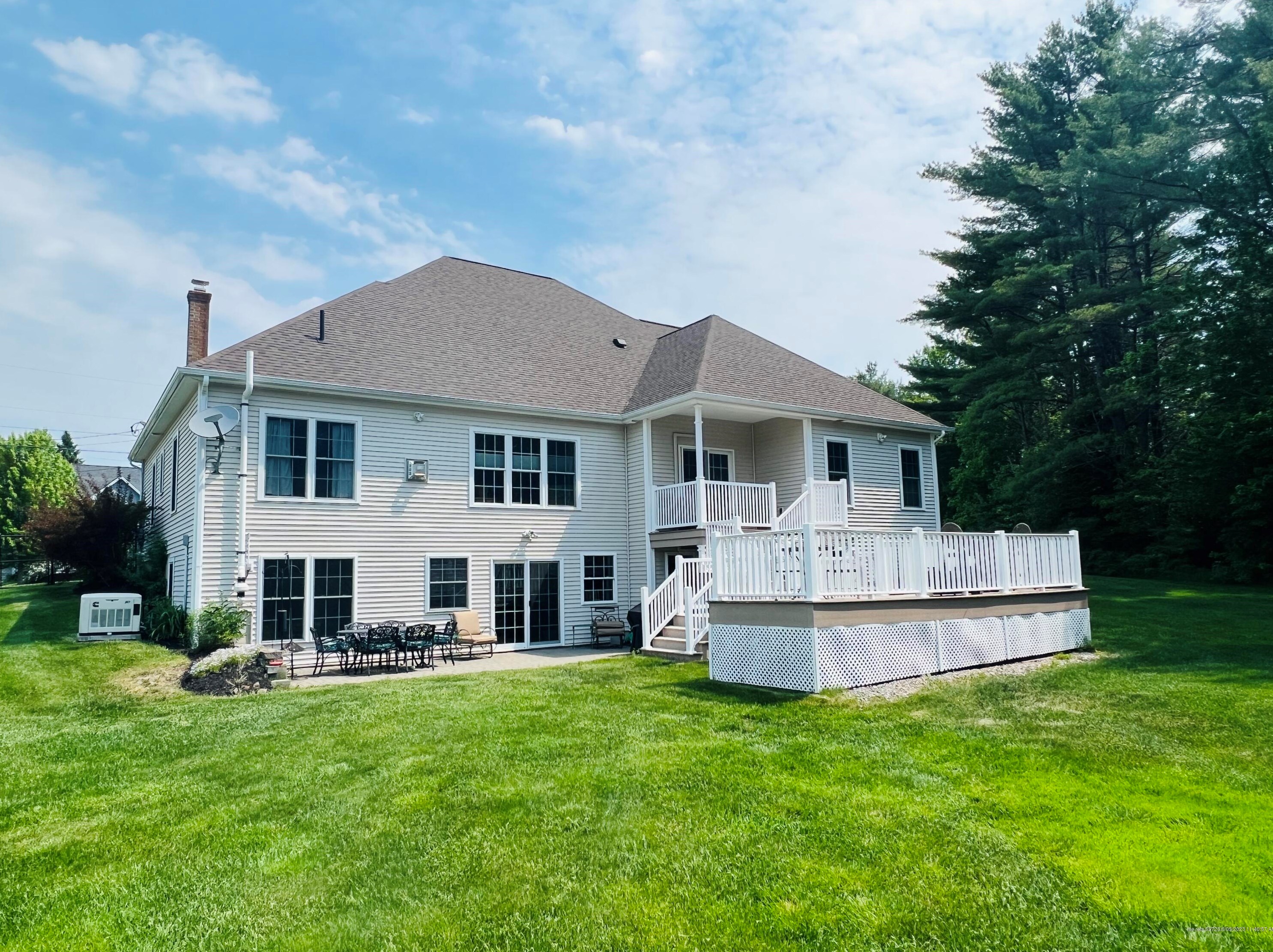 54 Constitution Ave, Newburgh ME 04444-1331 exterior