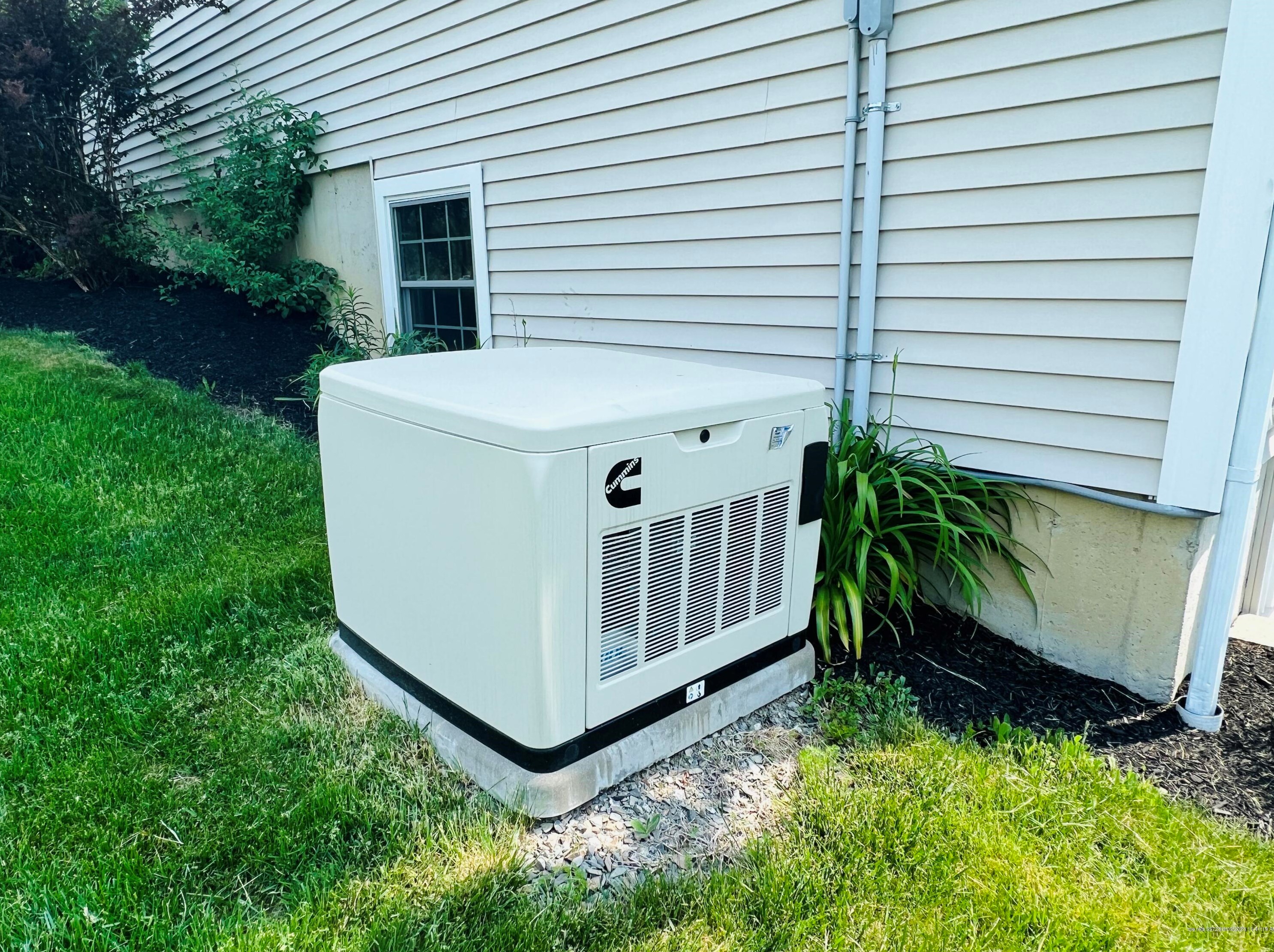 54 Constitution Ave, Newburgh ME 04444-1331 exterior