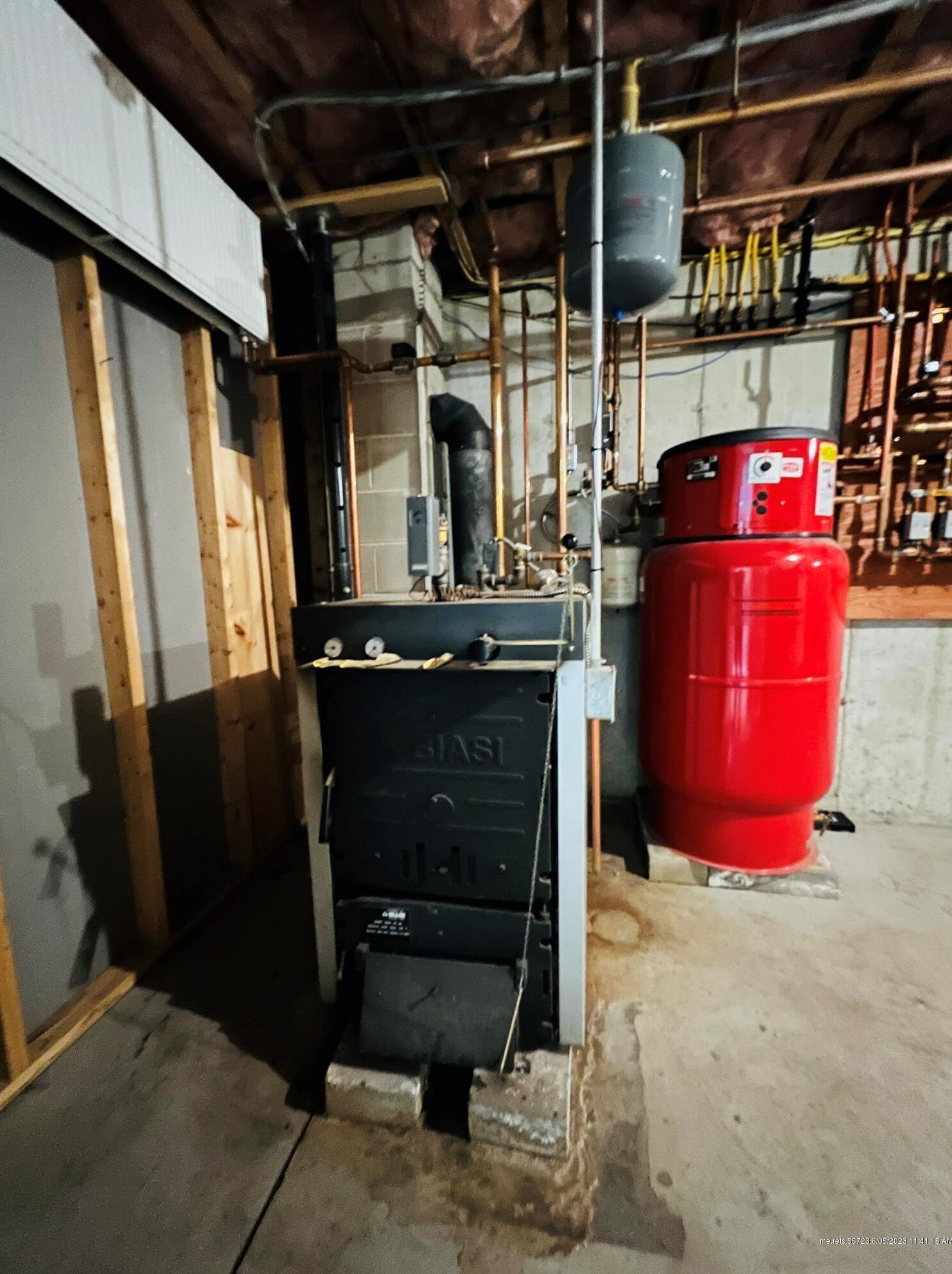 54 Constitution Ave, Newburgh ME 04444-1331 exterior