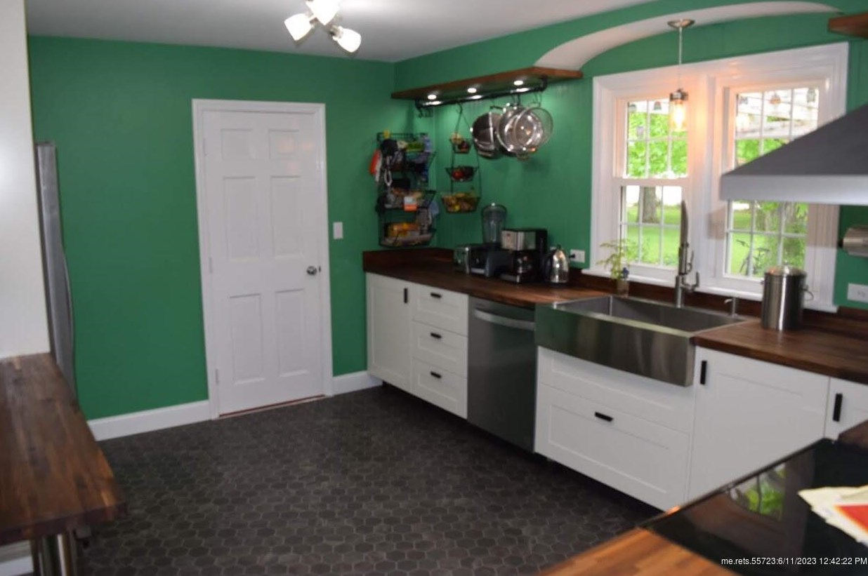 832 Main St, Sebec ME  04426-1335 exterior