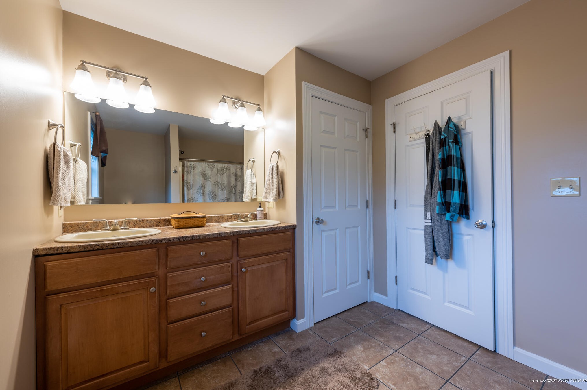 25 Constitution Ave, Newburgh ME 04444-1331 exterior