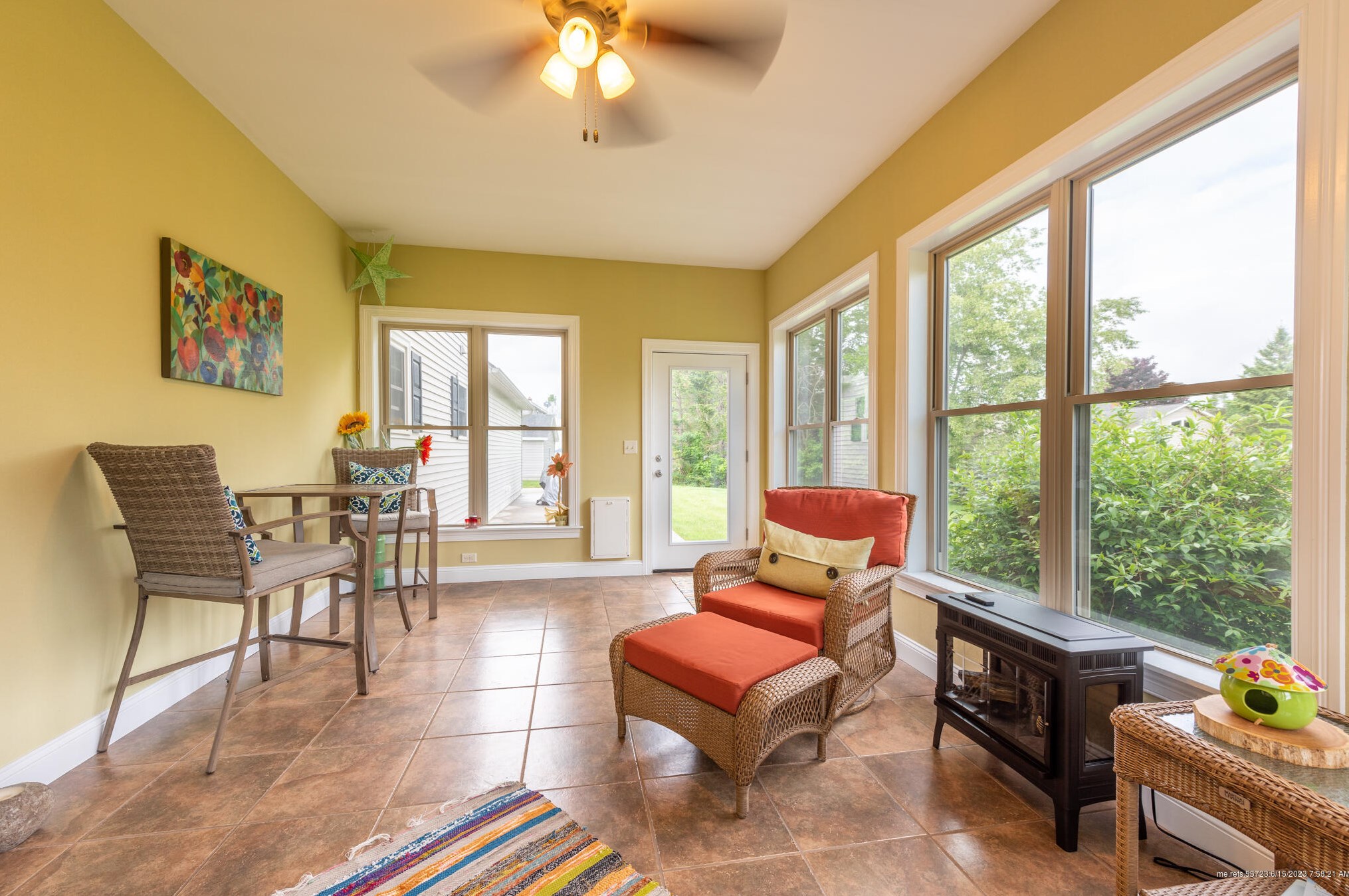 25 Constitution Ave, Newburgh ME 04444-1331 exterior