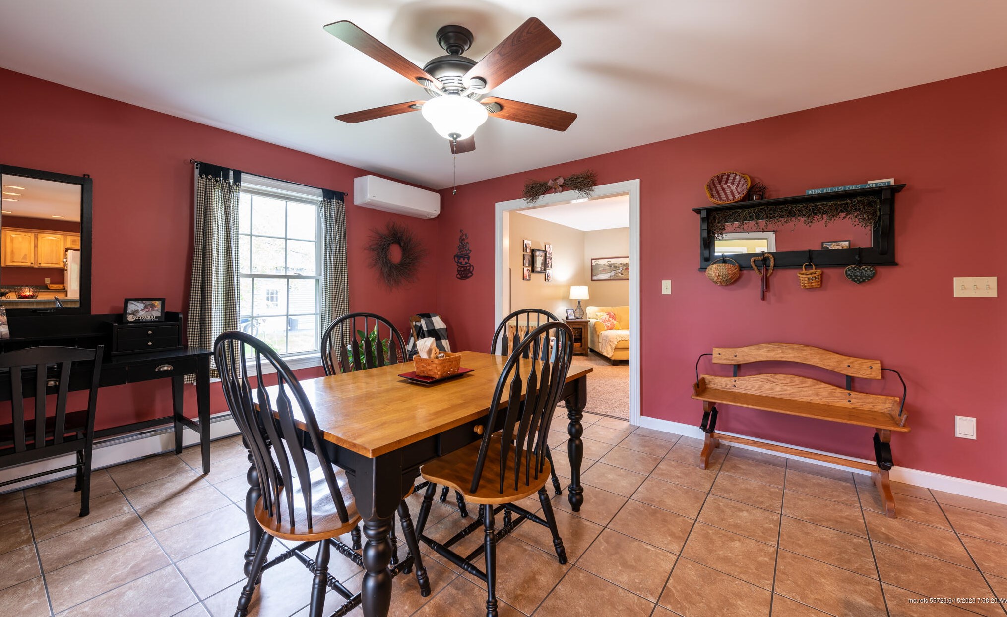 25 Constitution Ave, Newburgh ME 04444-1331 exterior