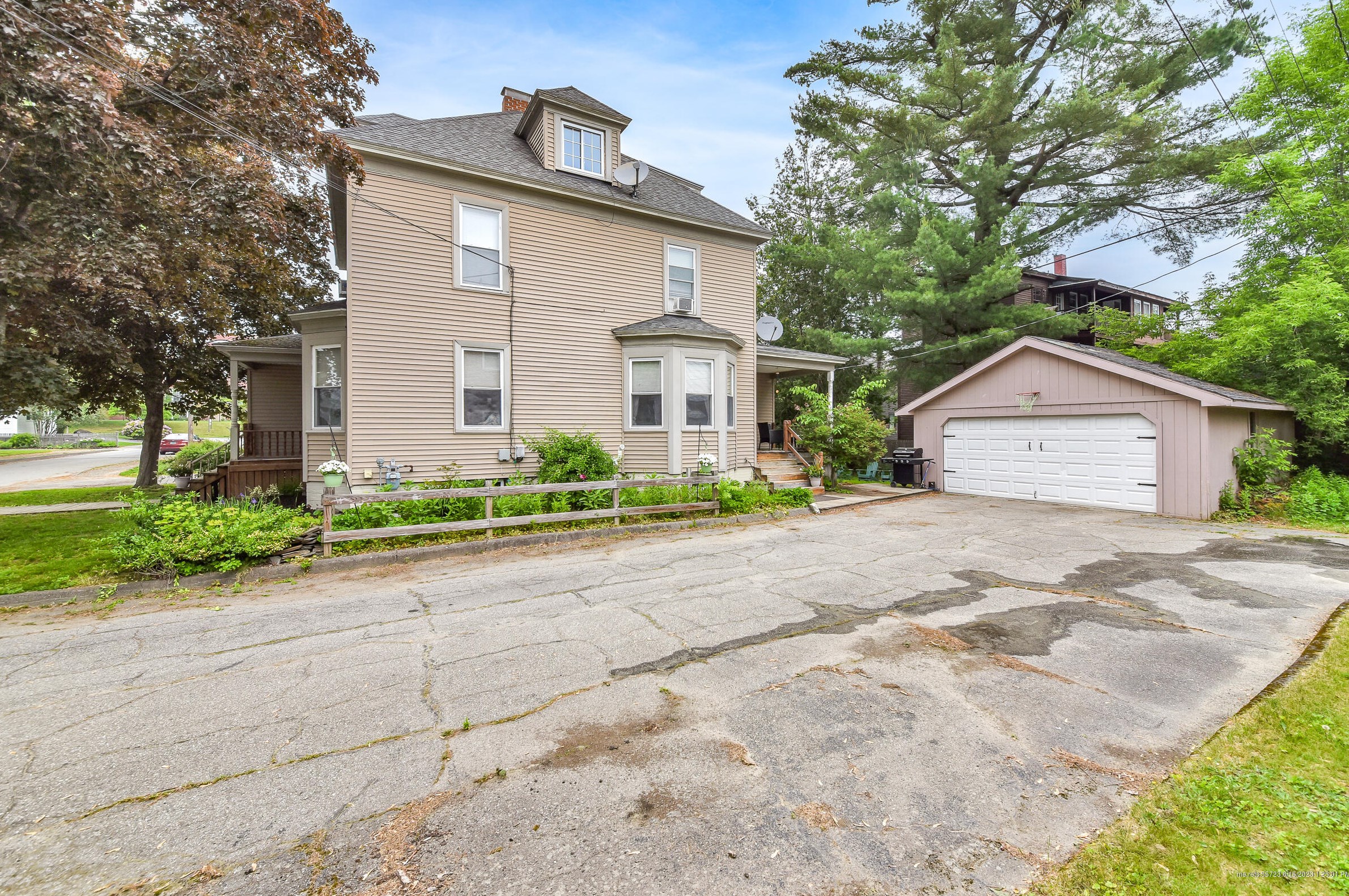 13 Bartlett St, Waterville ME  04901-7301 exterior