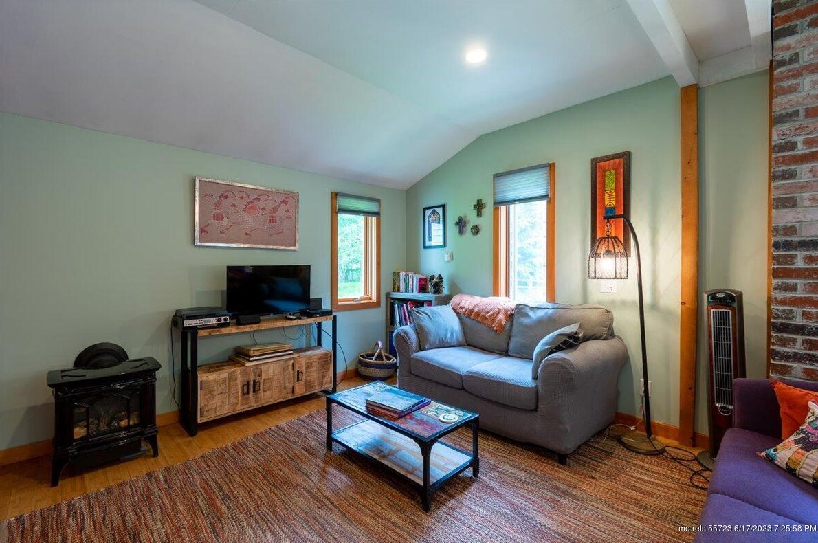 1011 Biscay Rd, Bremen ME 04551-3124 exterior