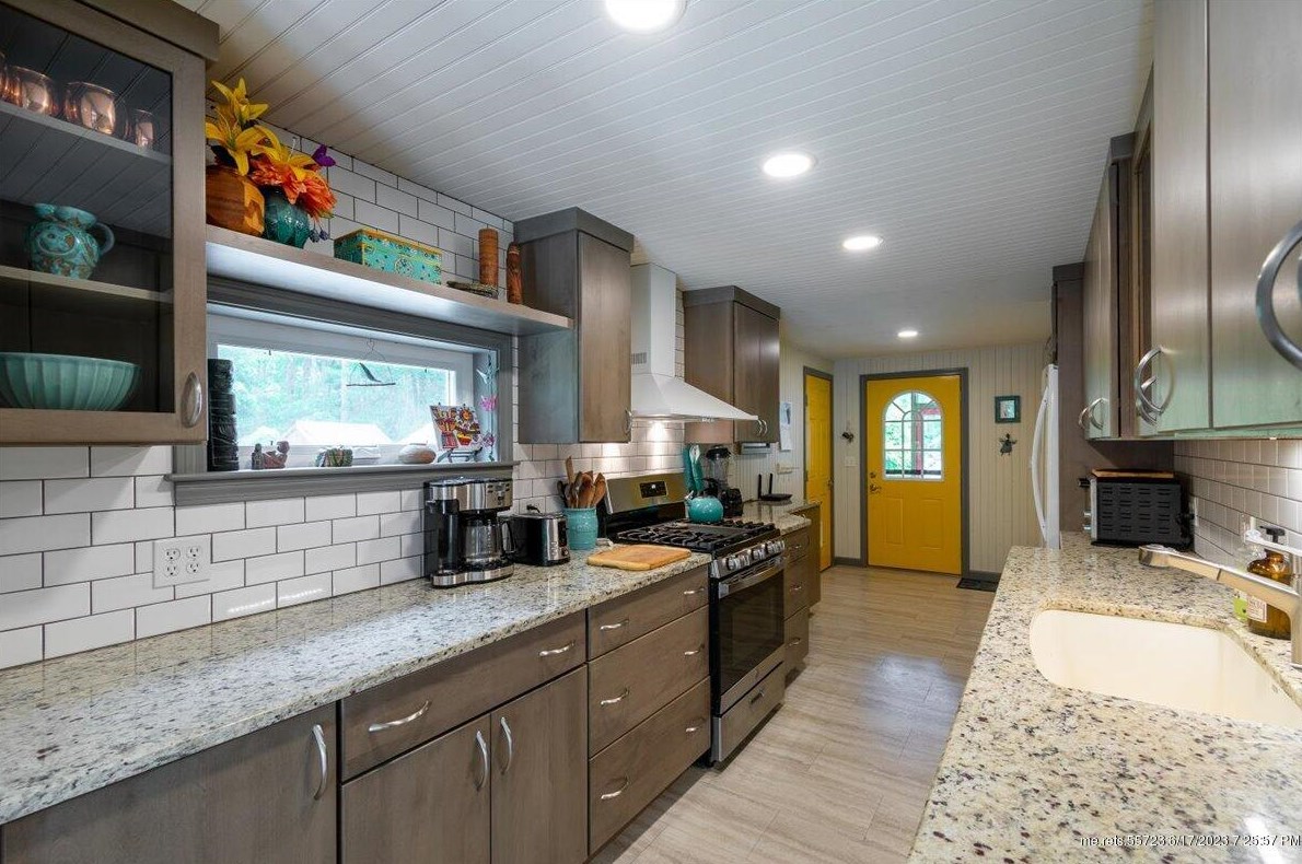 1011 Biscay Rd, Bremen ME 04551-3124 exterior