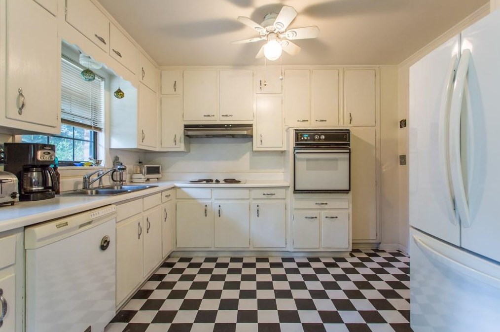 1566 Moncrief Cir, Decatur GA  30033-1617 exterior