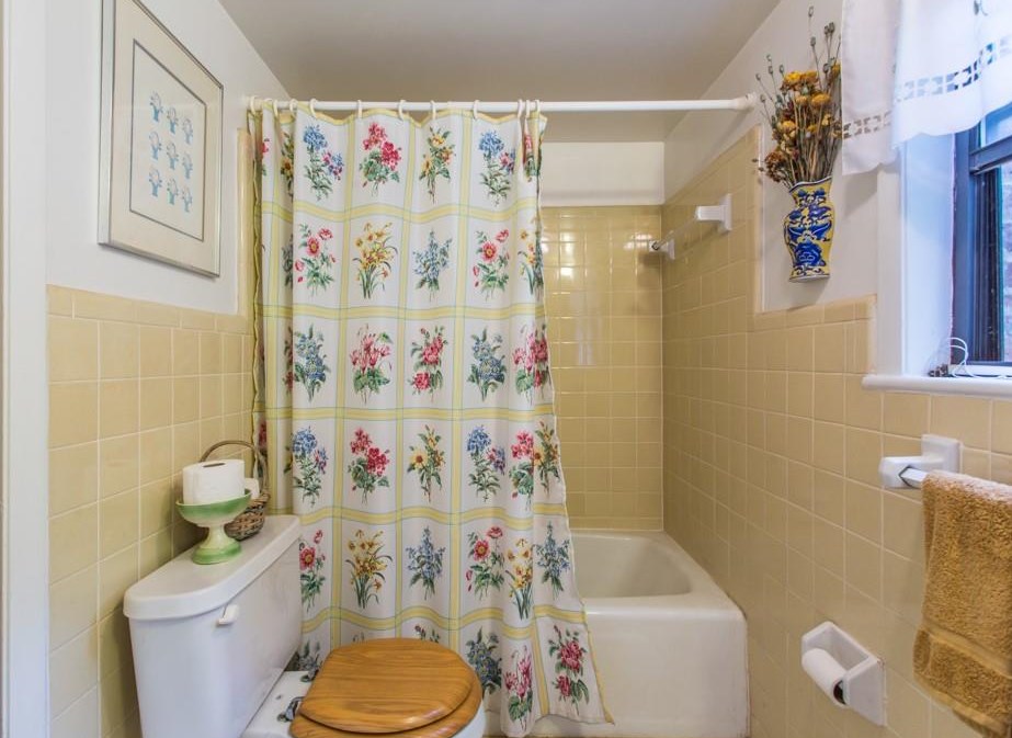 1566 Moncrief Cir, Decatur GA  30033-1617 exterior