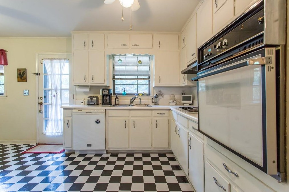 1566 Moncrief Cir, Decatur GA  30033-1617 exterior