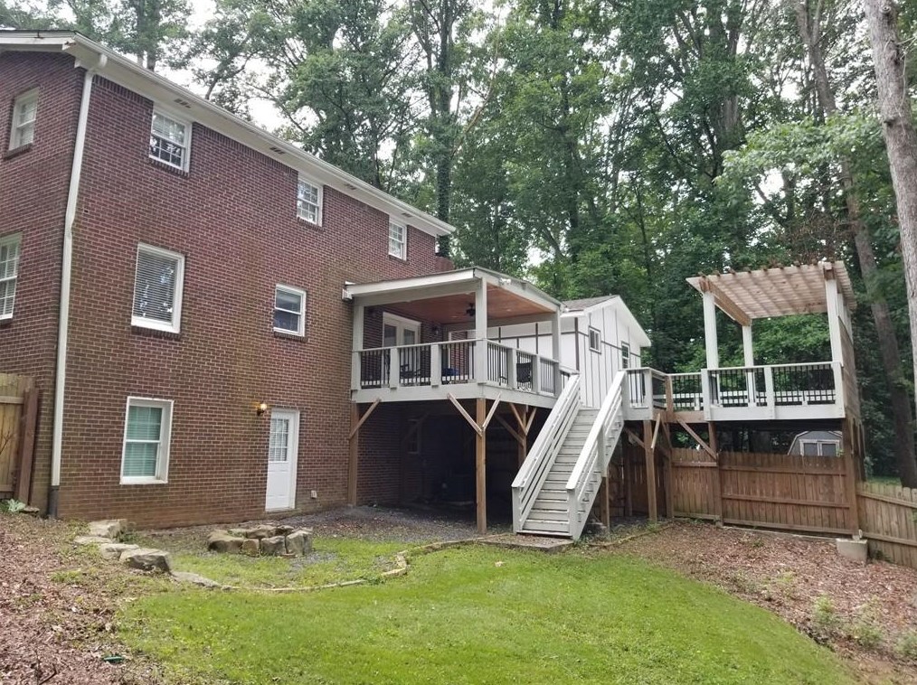 70 Whispering Way, Atlanta GA  30328-3054 exterior