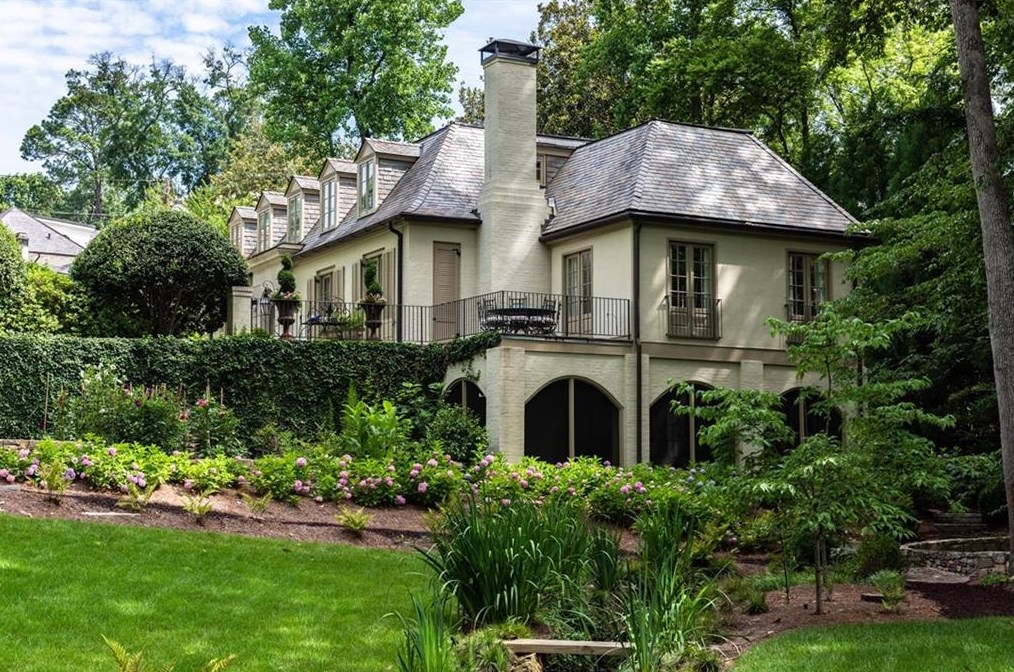 2841 Vernon Rd, Atlanta GA  30305-2934 exterior