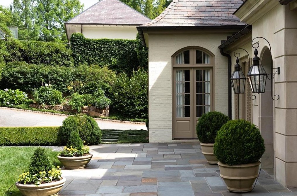 2841 Vernon Rd, Atlanta GA  30305-2934 exterior