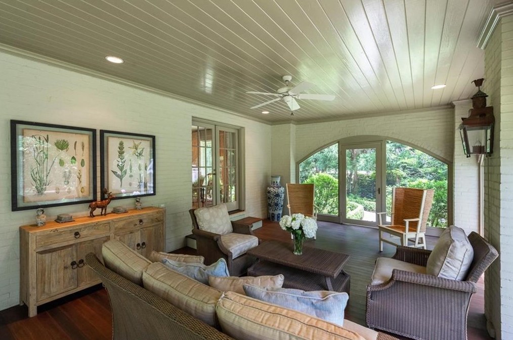 2841 Vernon Rd, Atlanta GA  30305-2934 exterior